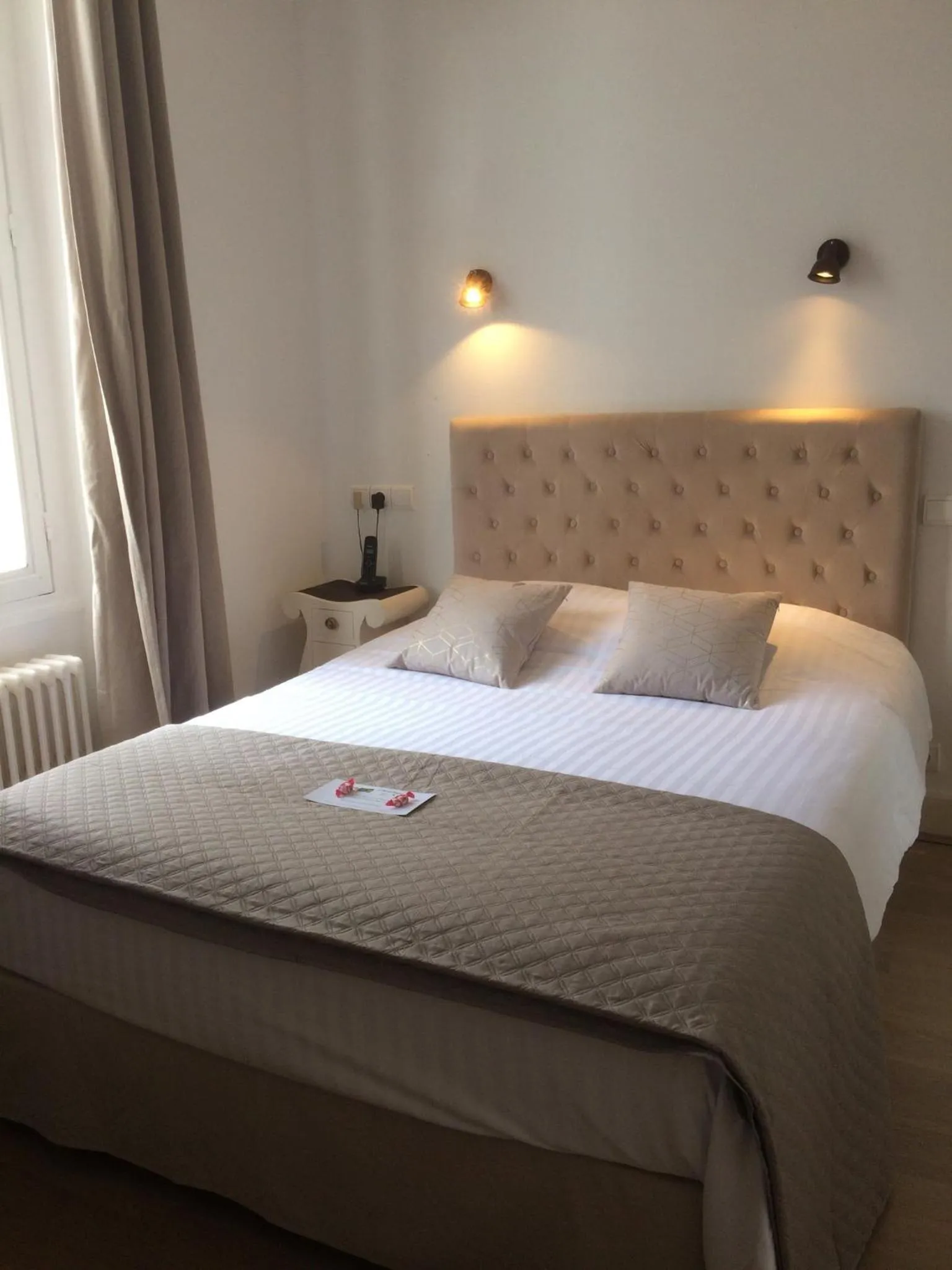 Bed in Logis L'hermitage