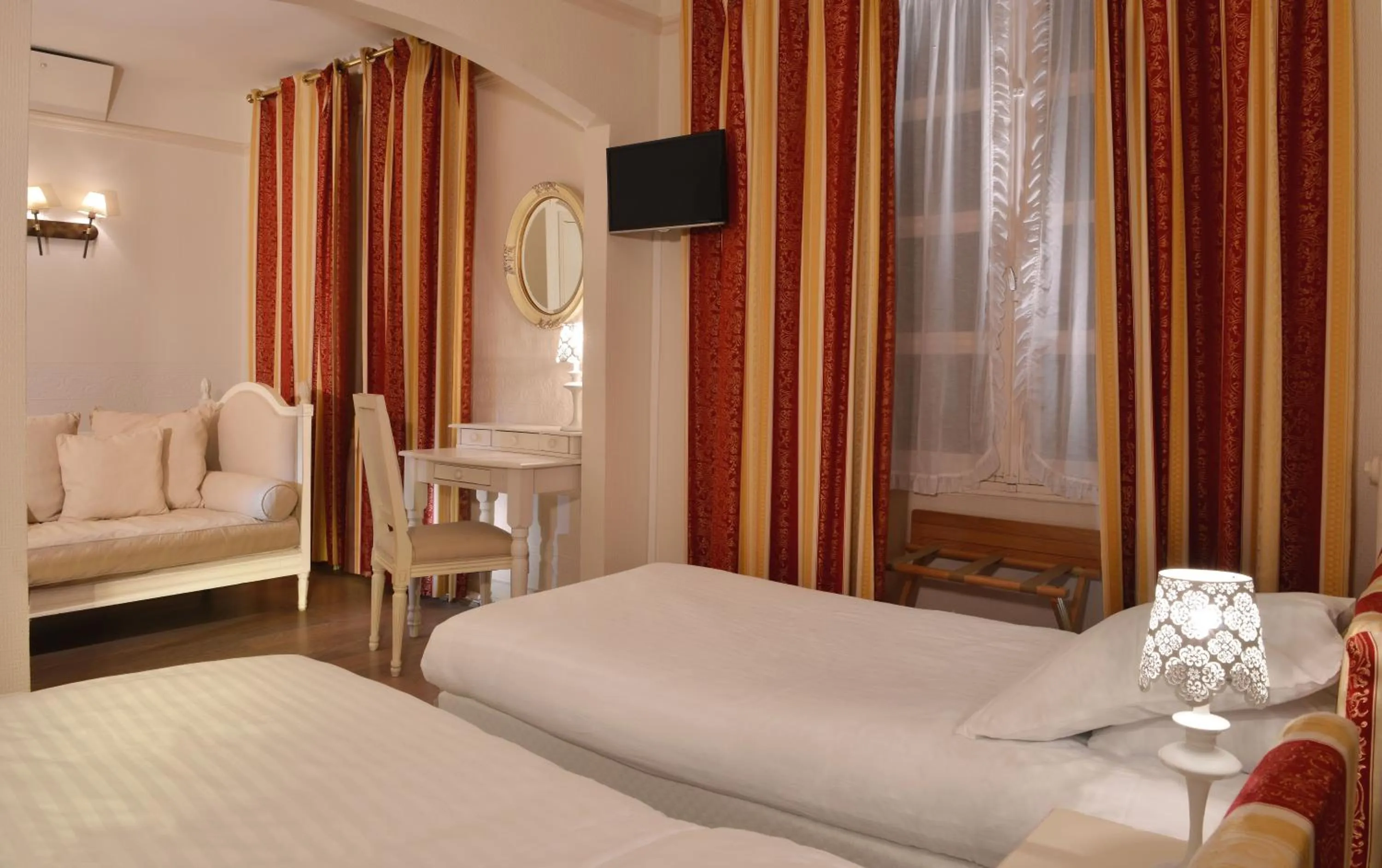 Bed in Logis L'hermitage