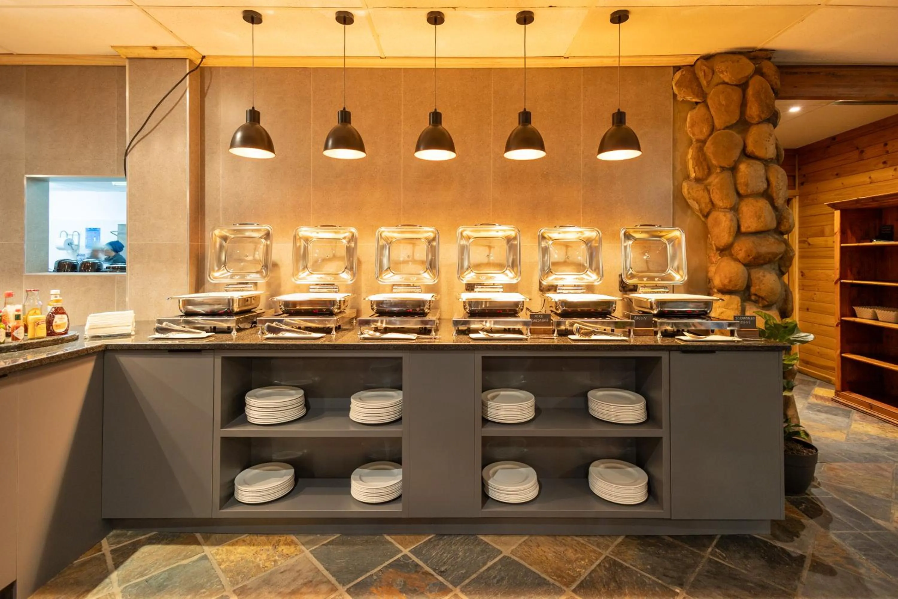 Breakfast in Knysna Log-Inn Hotel