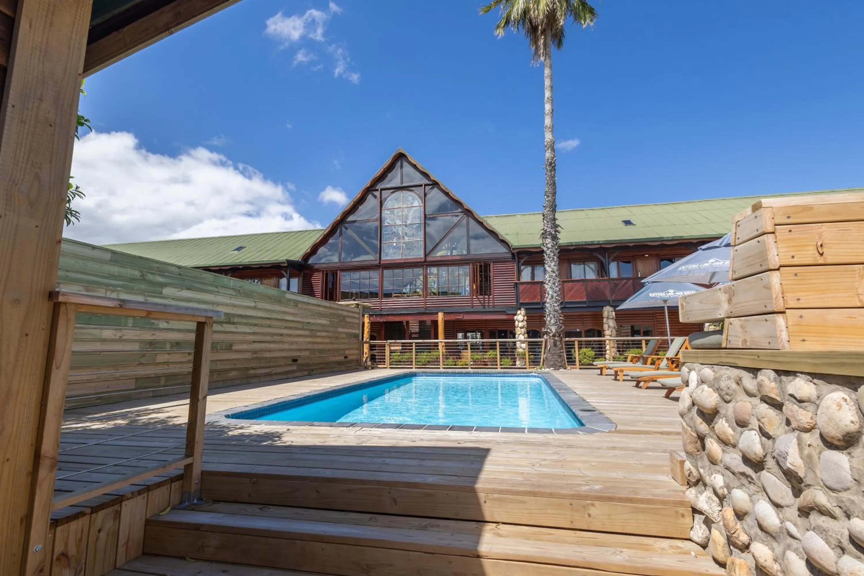 Swimming pool in Knysna Log-Inn Hotel
