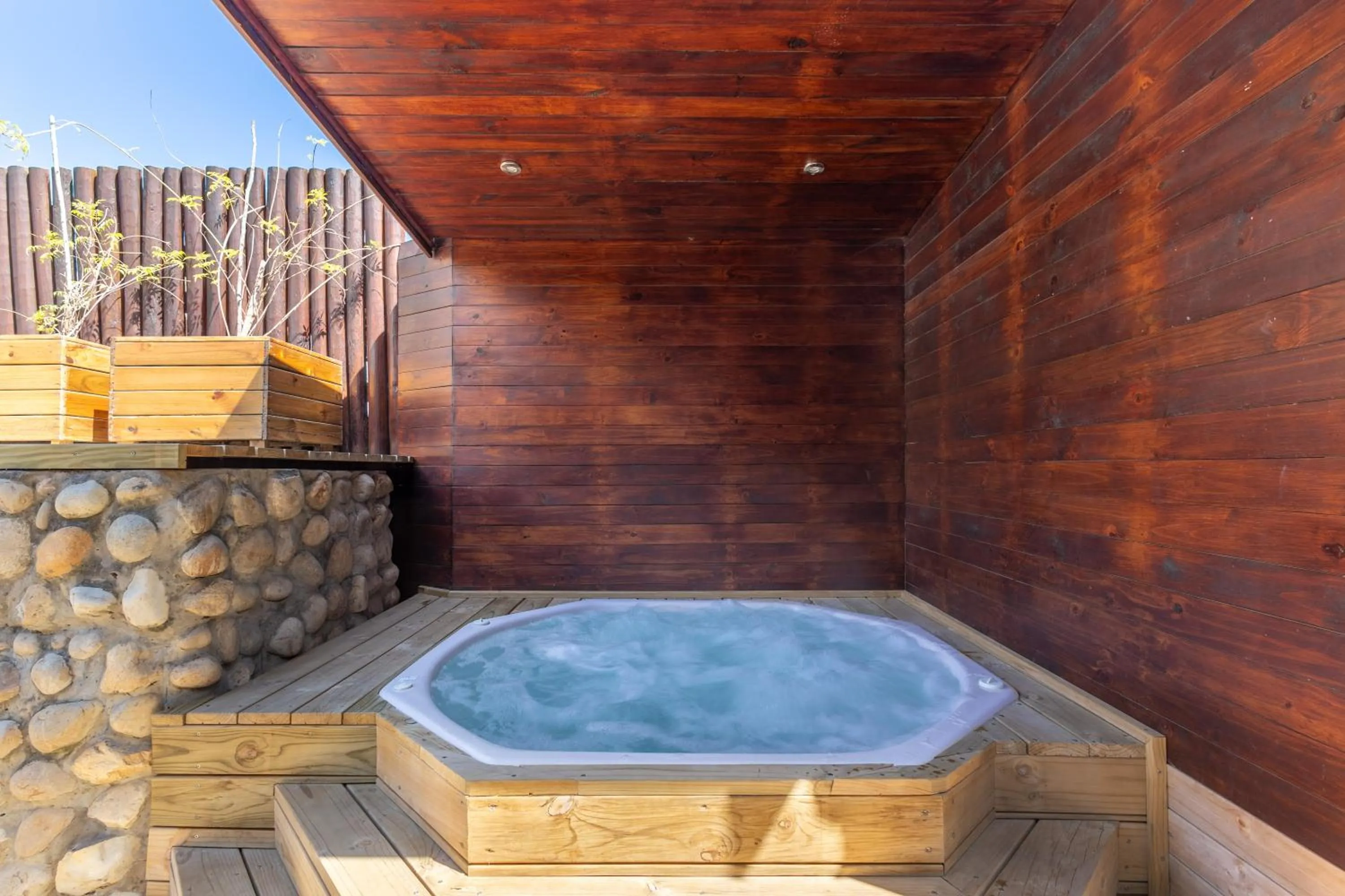 Hot Spring Bath in Knysna Log-Inn Hotel