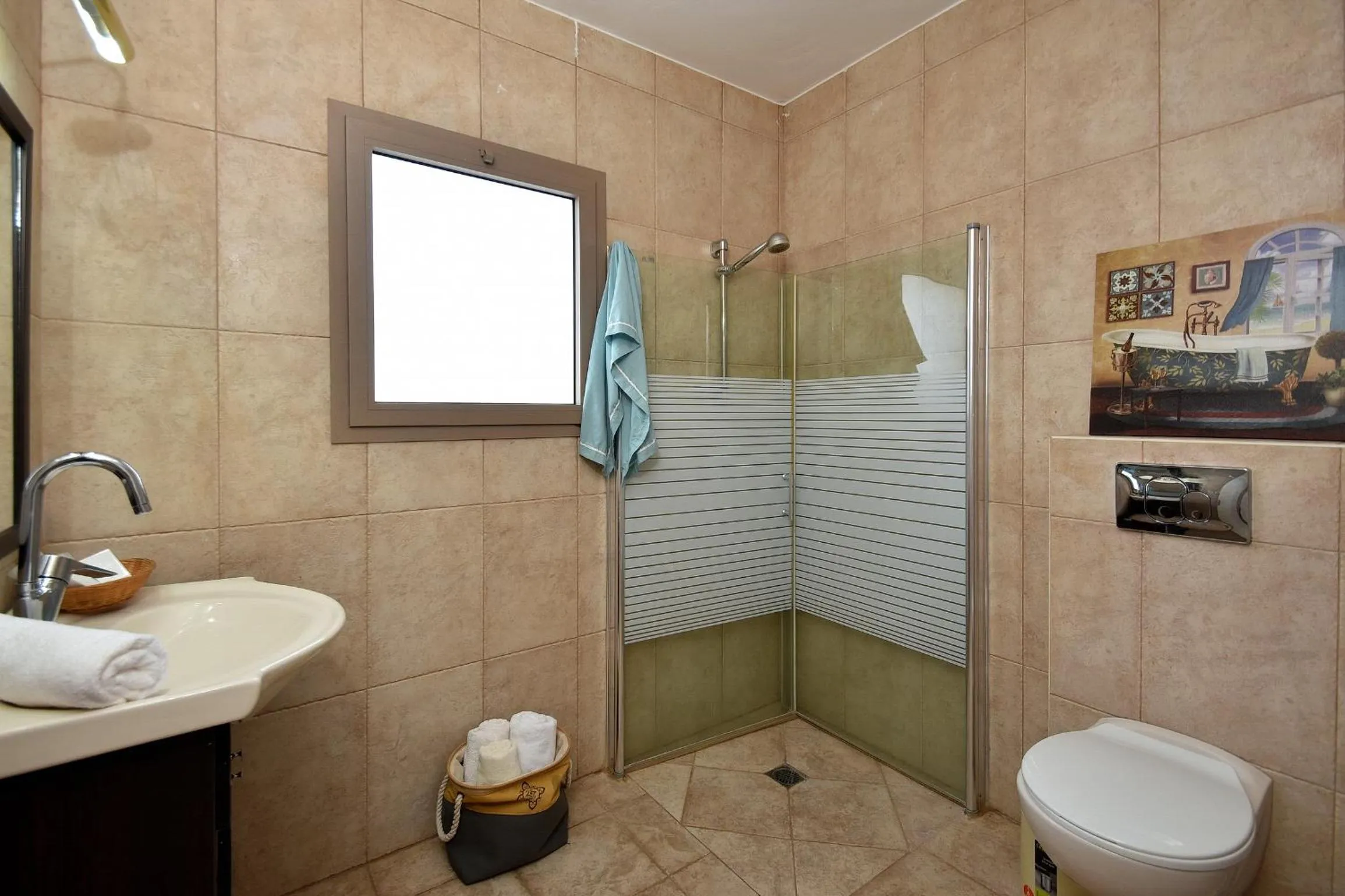 Bathroom in Zug Yonim