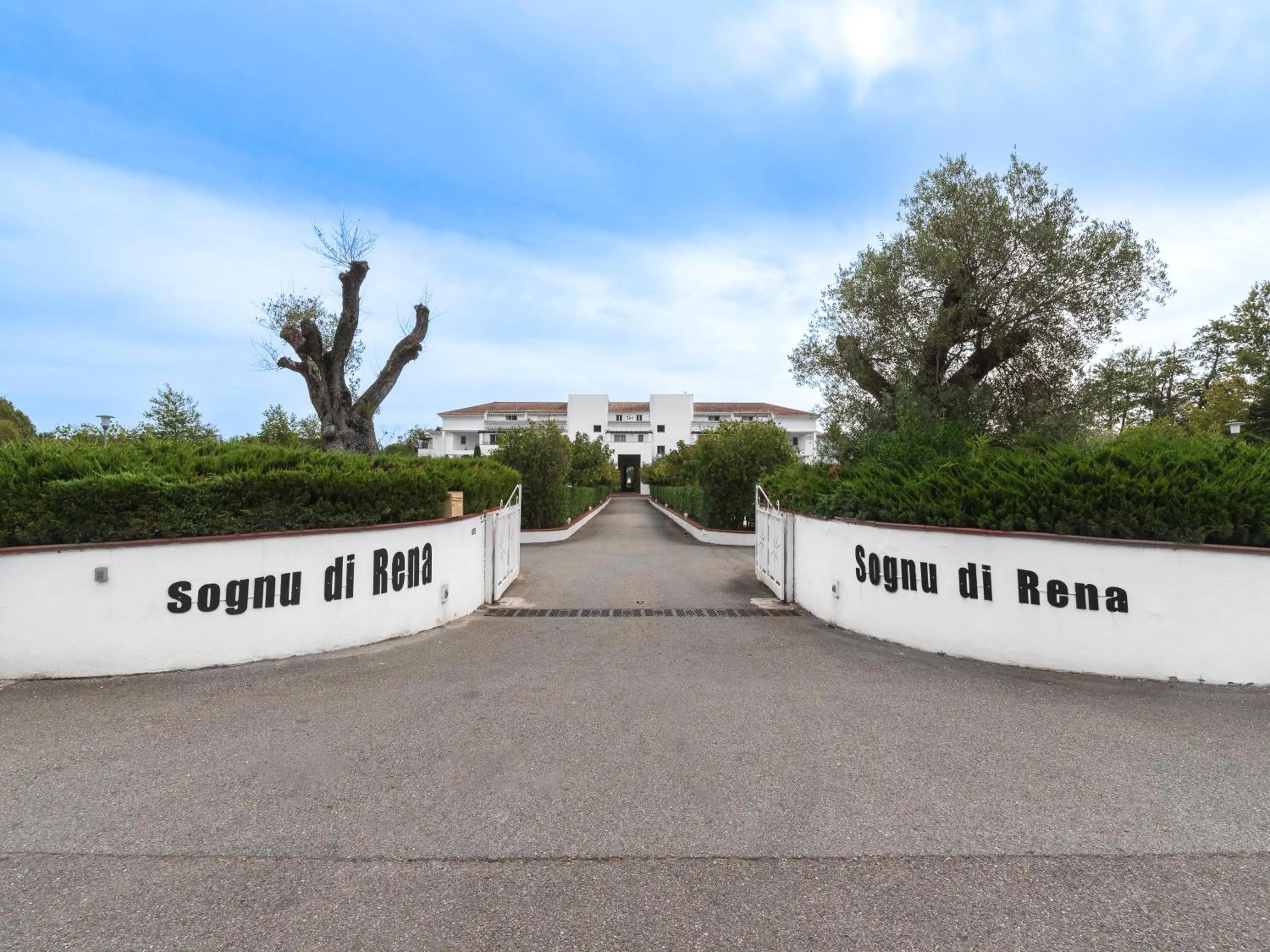 Facade/entrance in Vacancéole - Résidence Sognu di Rena