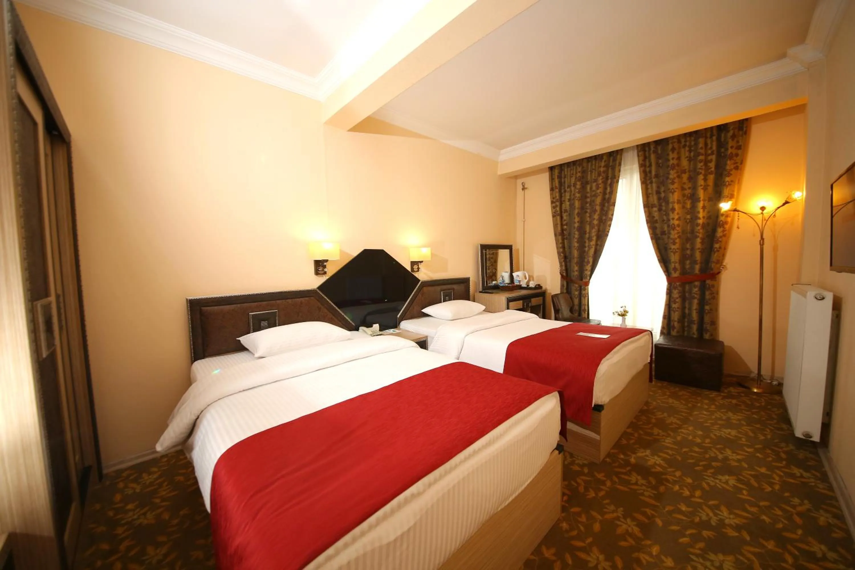 Day, Bed in My House Otel