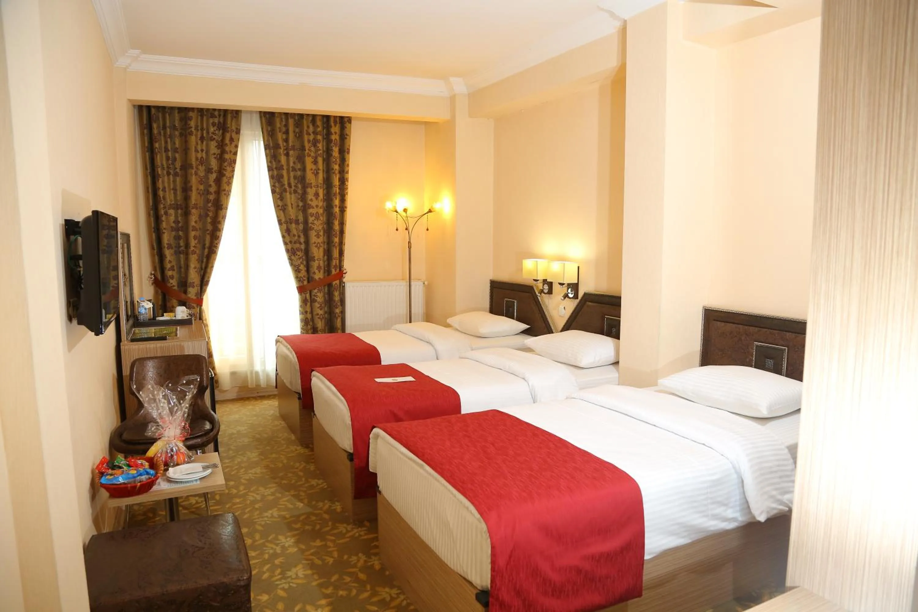 Day, Bed in My House Otel