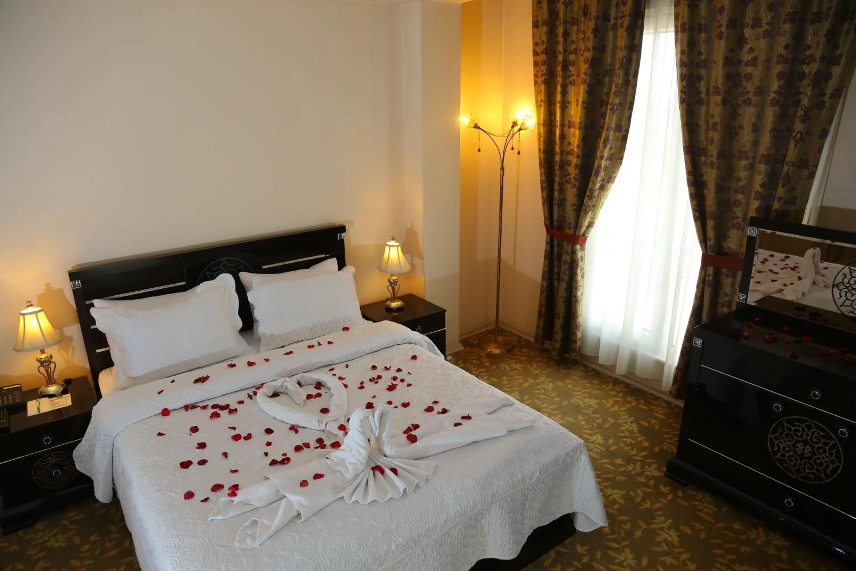 Day, Bed in My House Otel