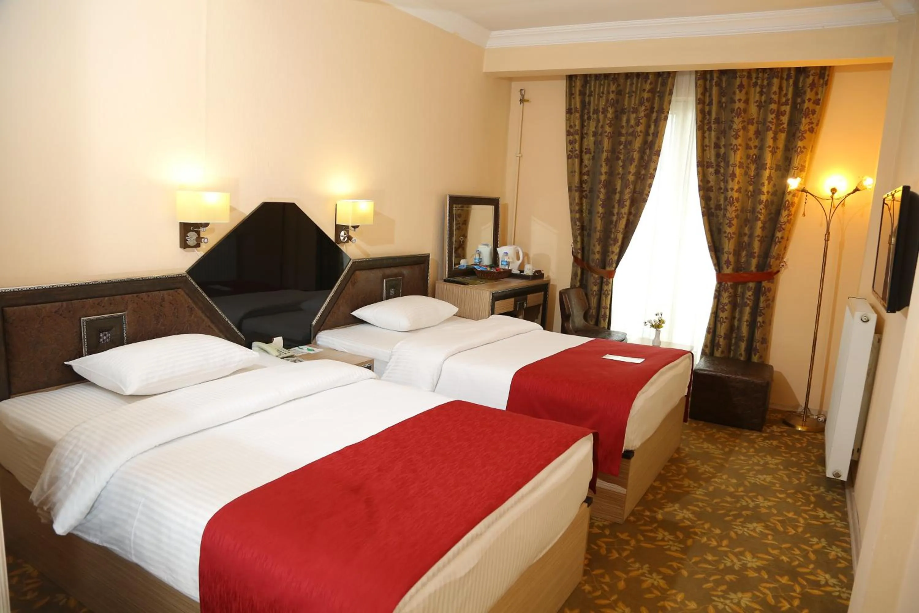 Day, Bed in My House Otel