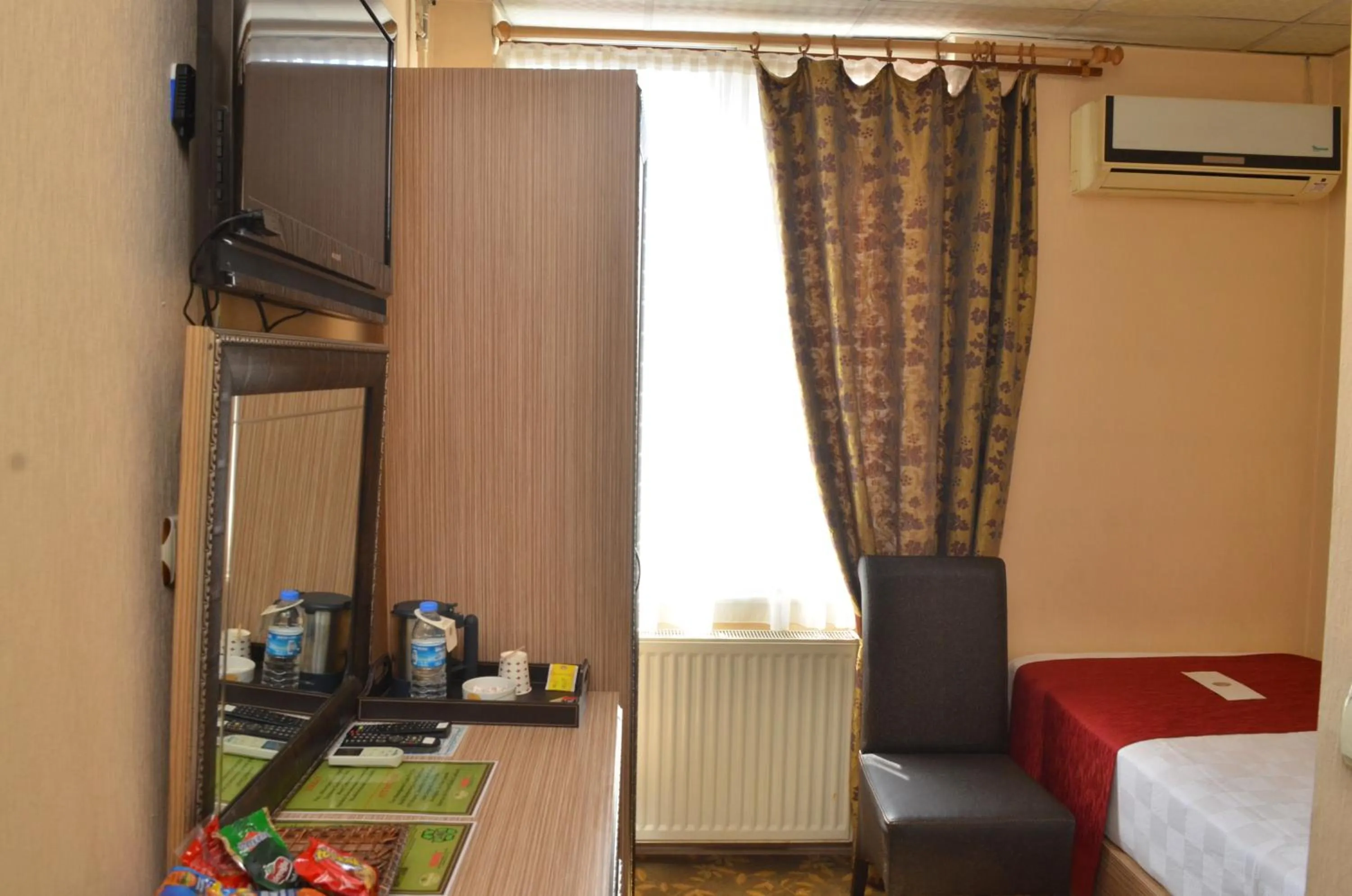 Day, Bed in My House Otel