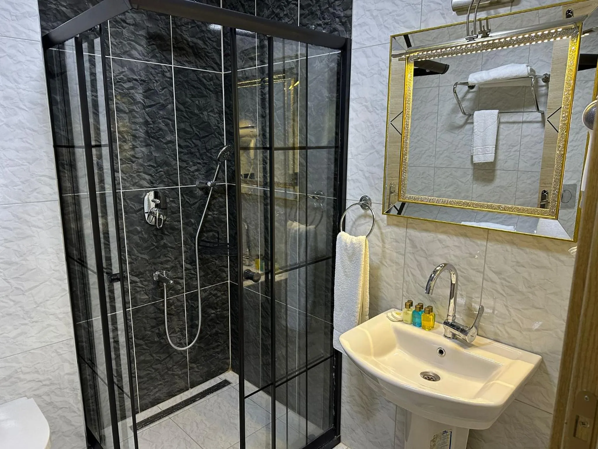 Shower in My House Otel