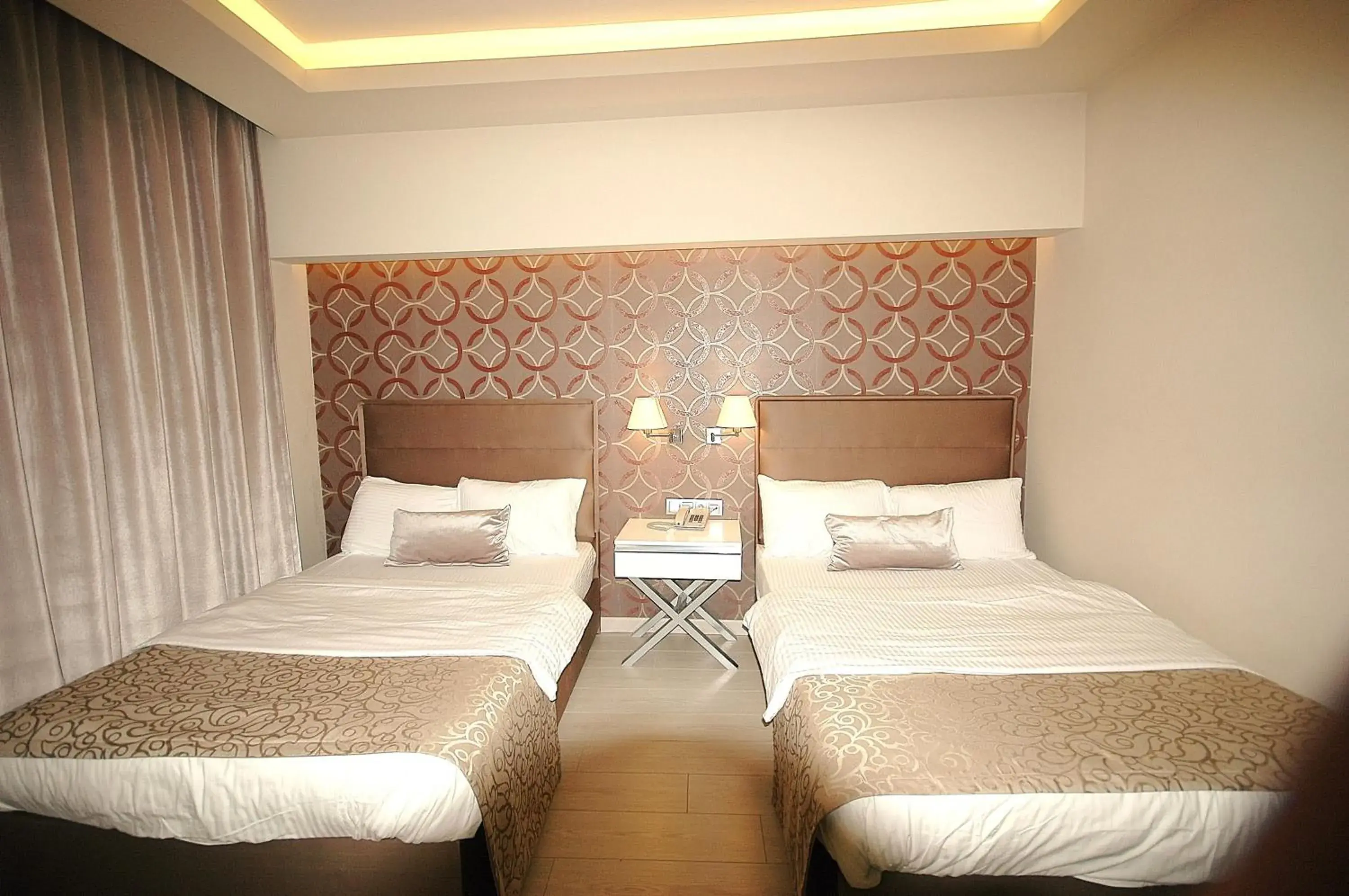 Triple Room - single occupancy in Kent Hotel Triple Room - single occupancy in Kent Hotel