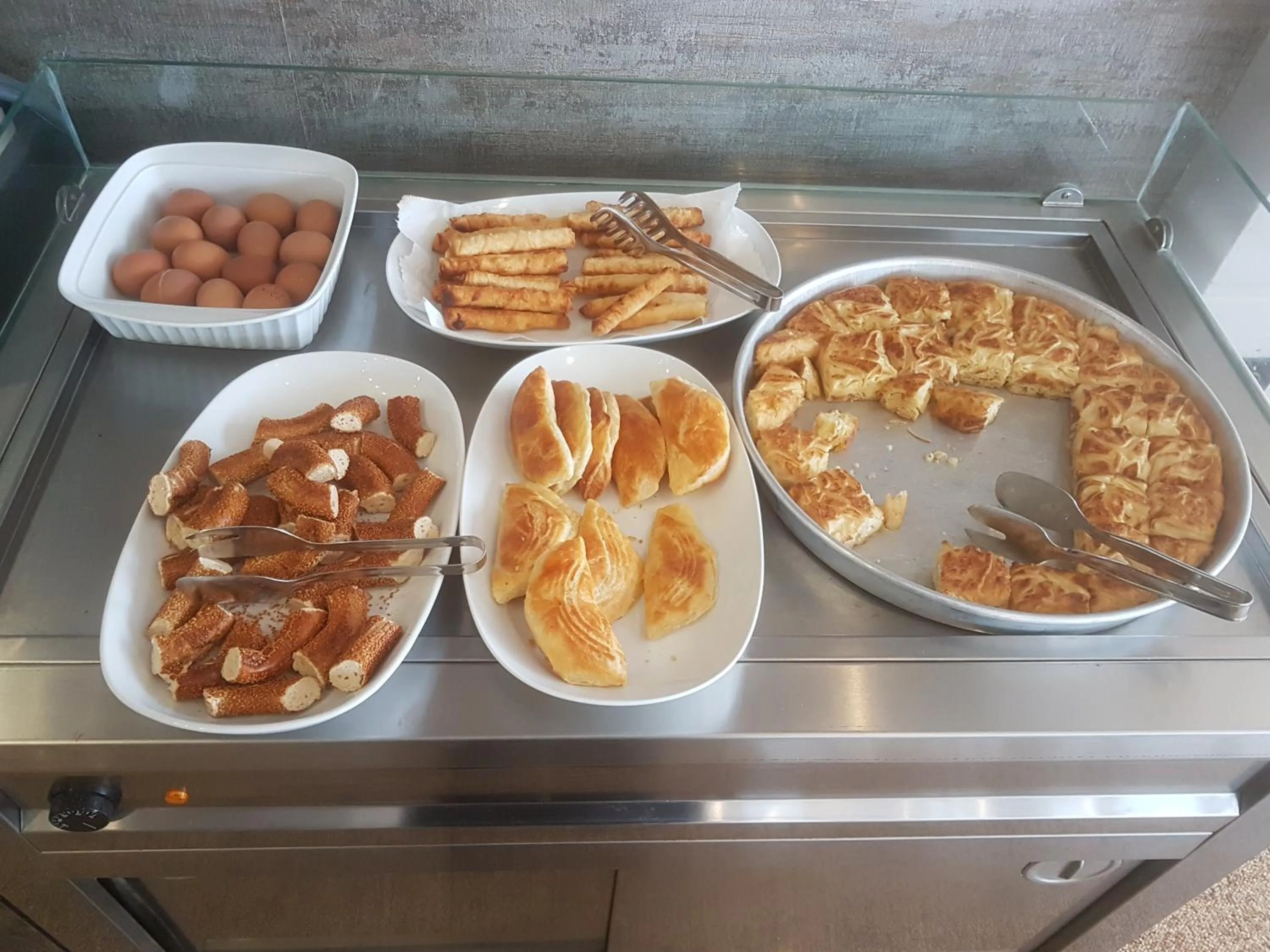 Buffet breakfast in Kent Hotel