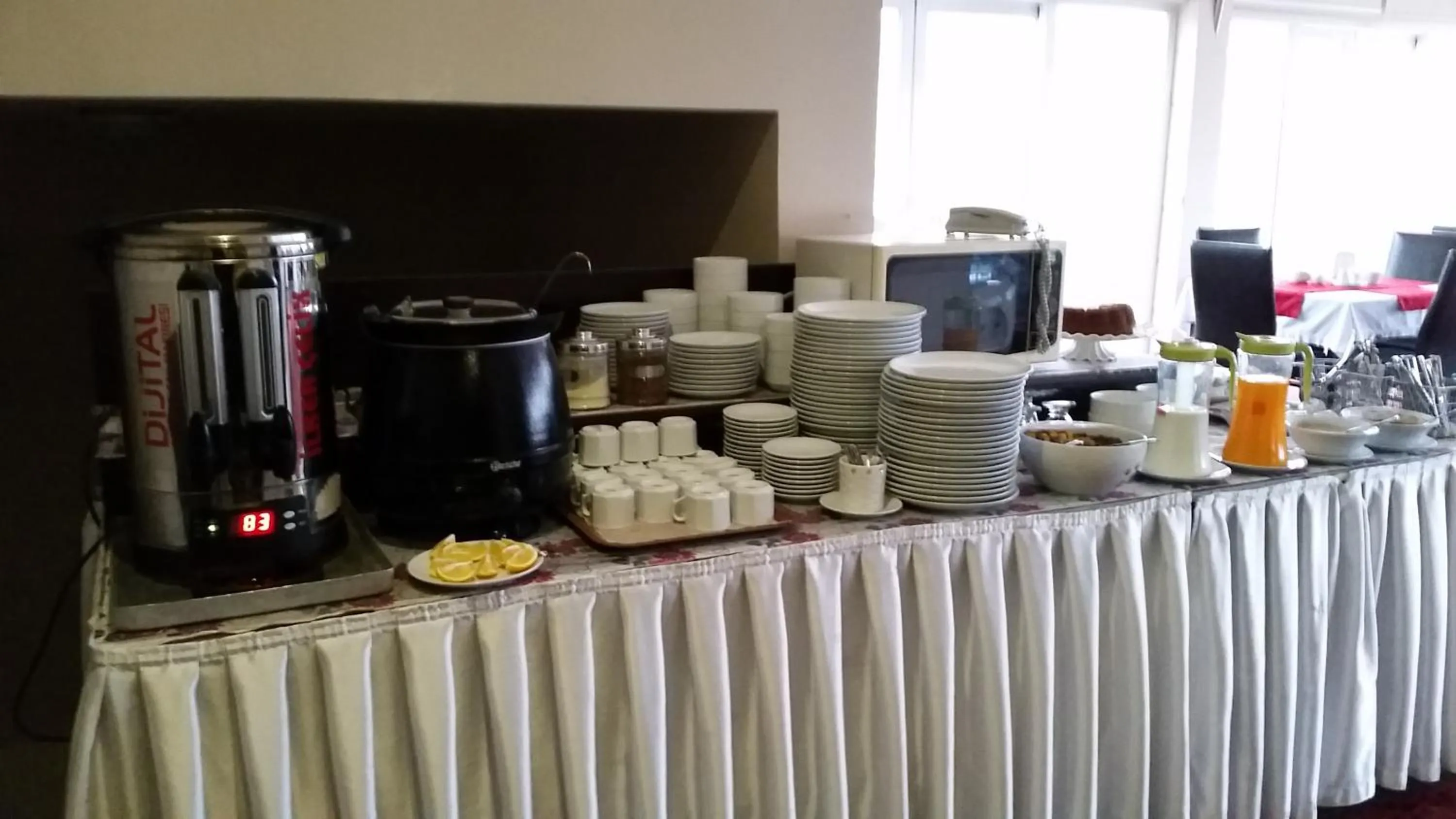 Restaurant/places to eat in Kent Hotel