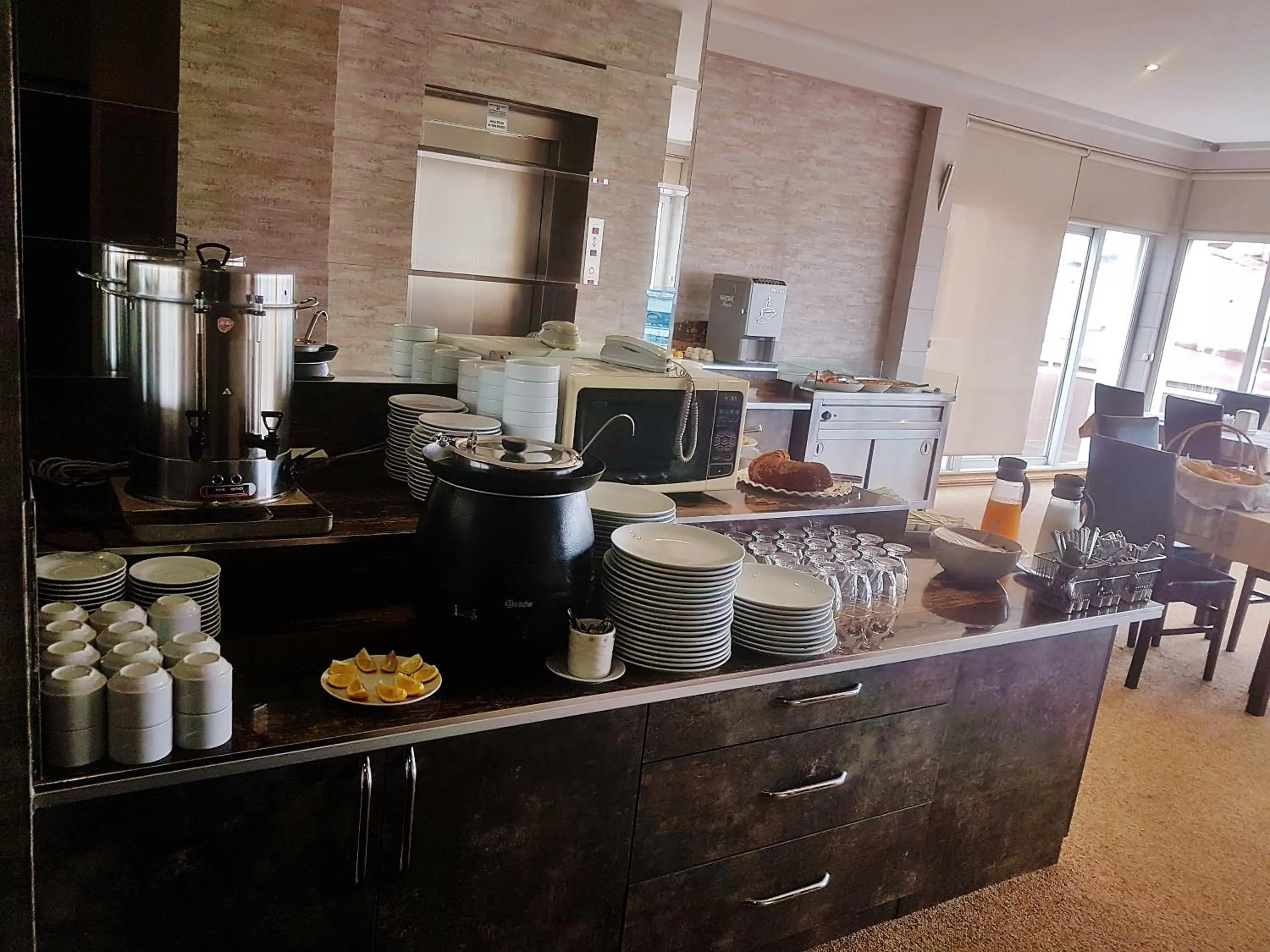 Buffet breakfast in Kent Hotel