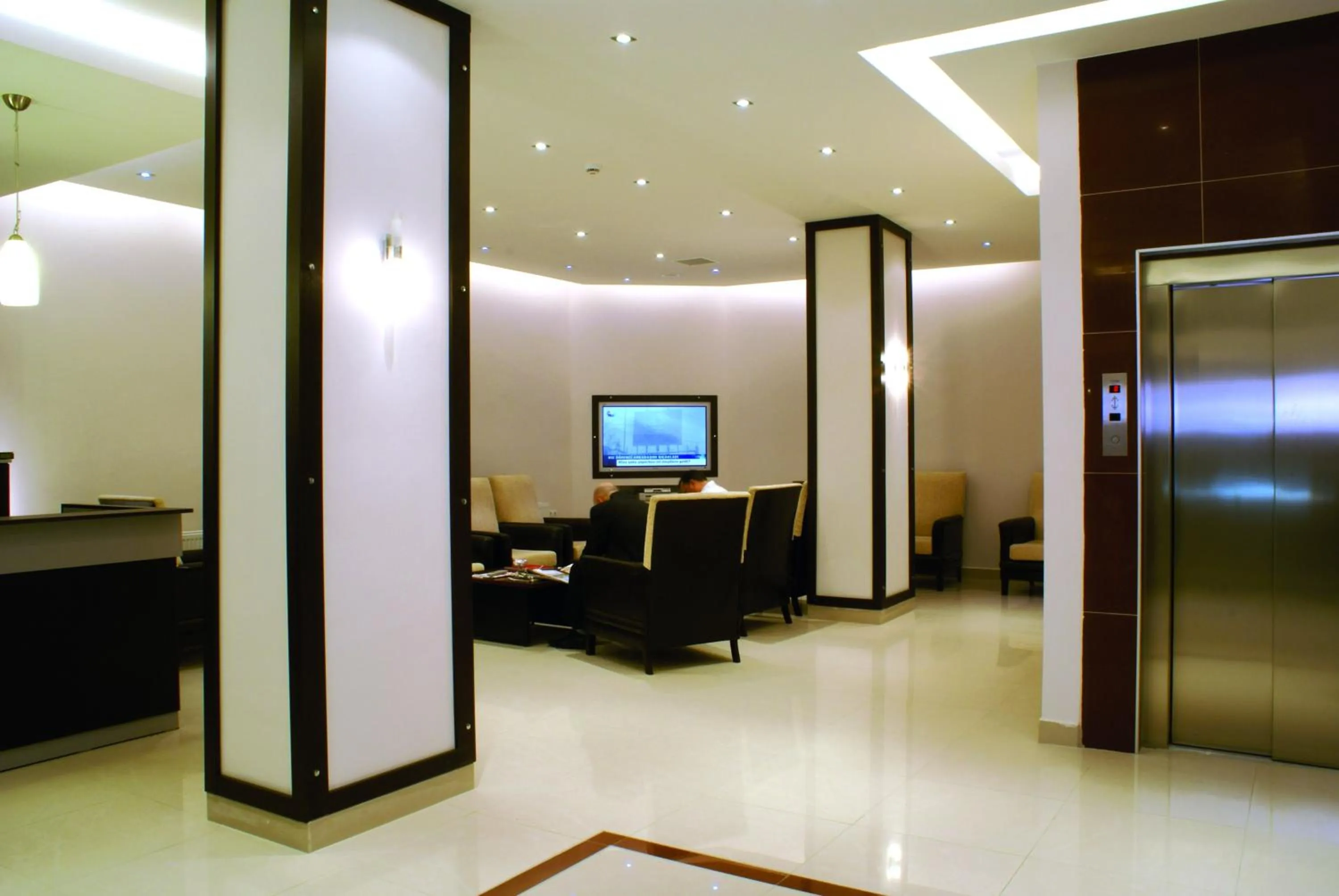 Lobby or reception in Kent Hotel