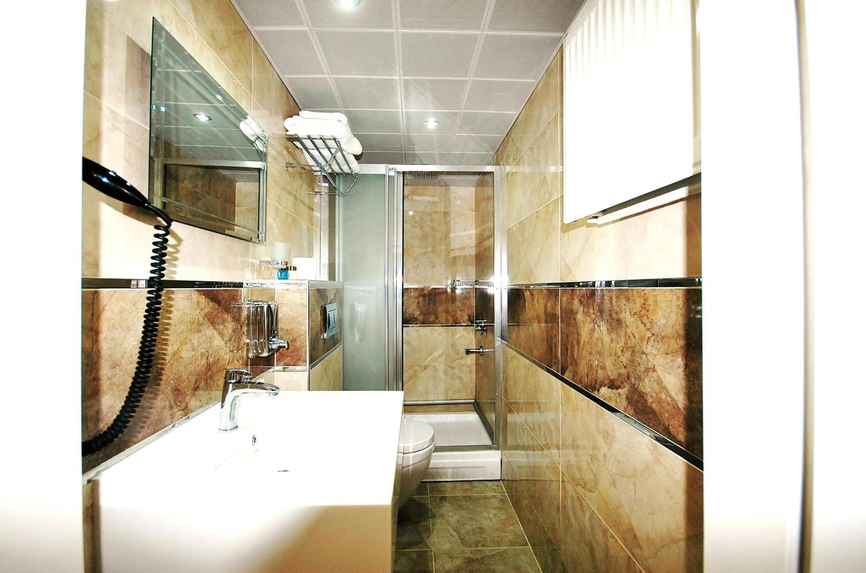 Bathroom in Kent Hotel