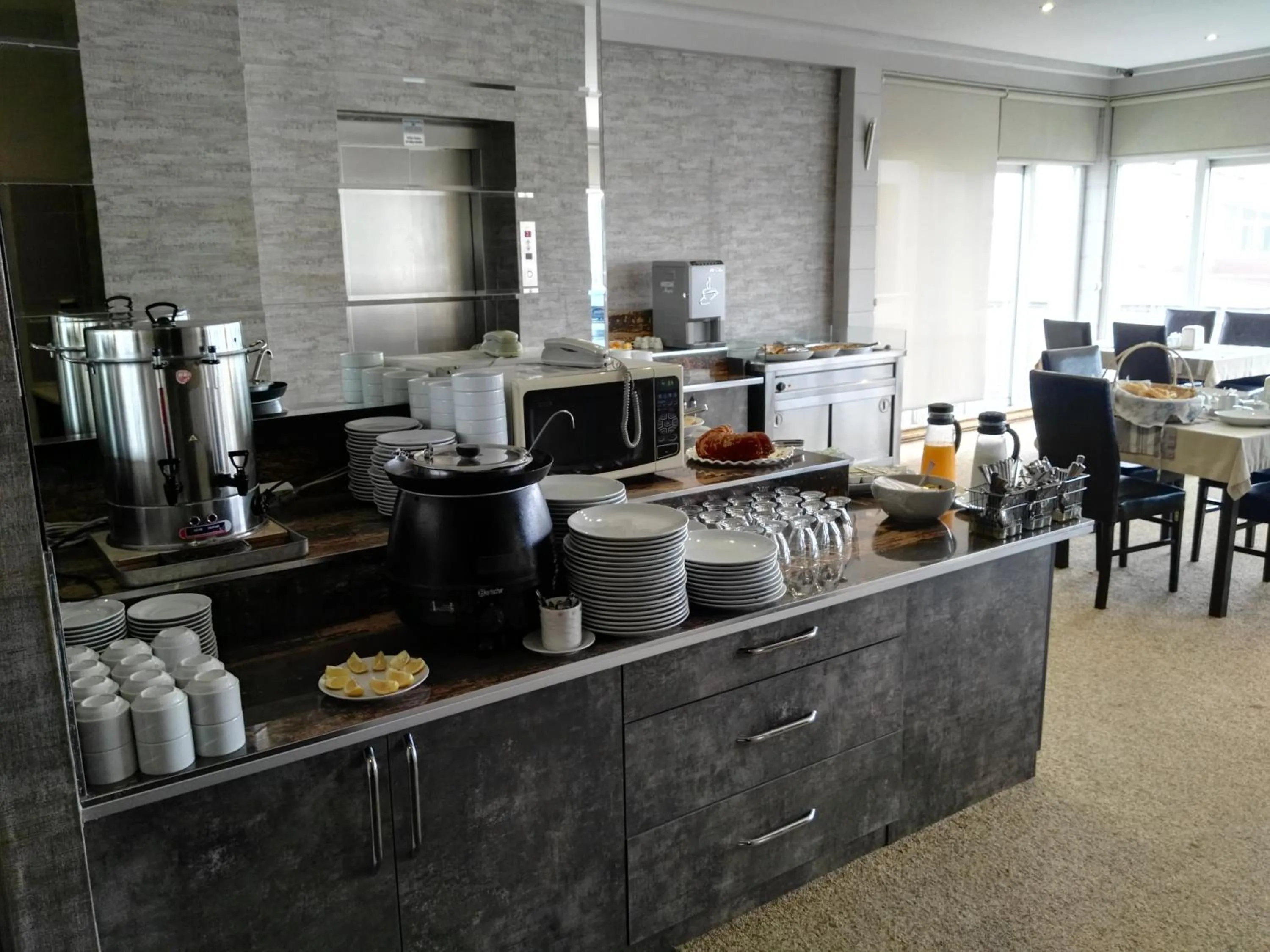 Buffet breakfast in Kent Hotel