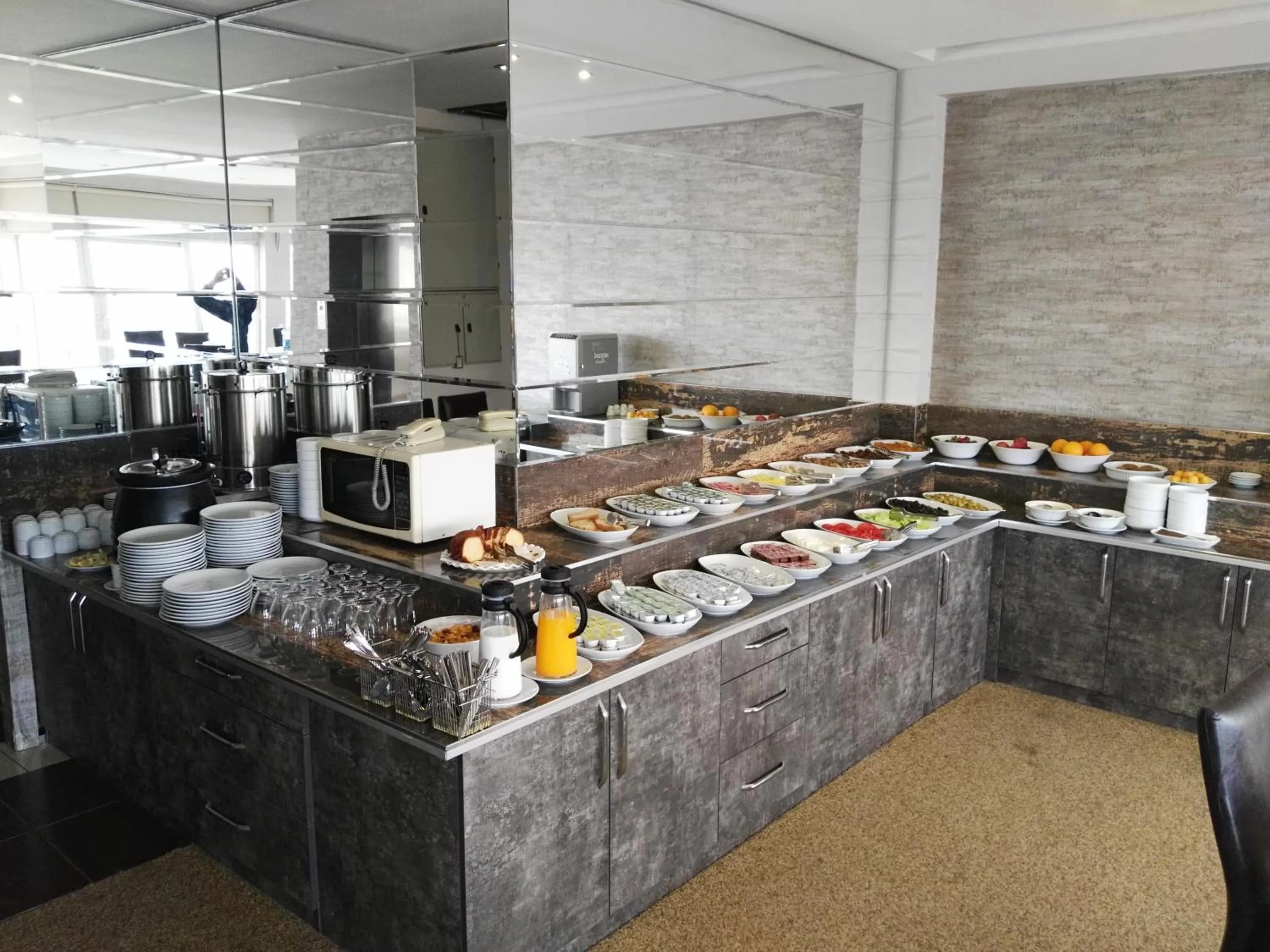 Buffet breakfast in Kent Hotel