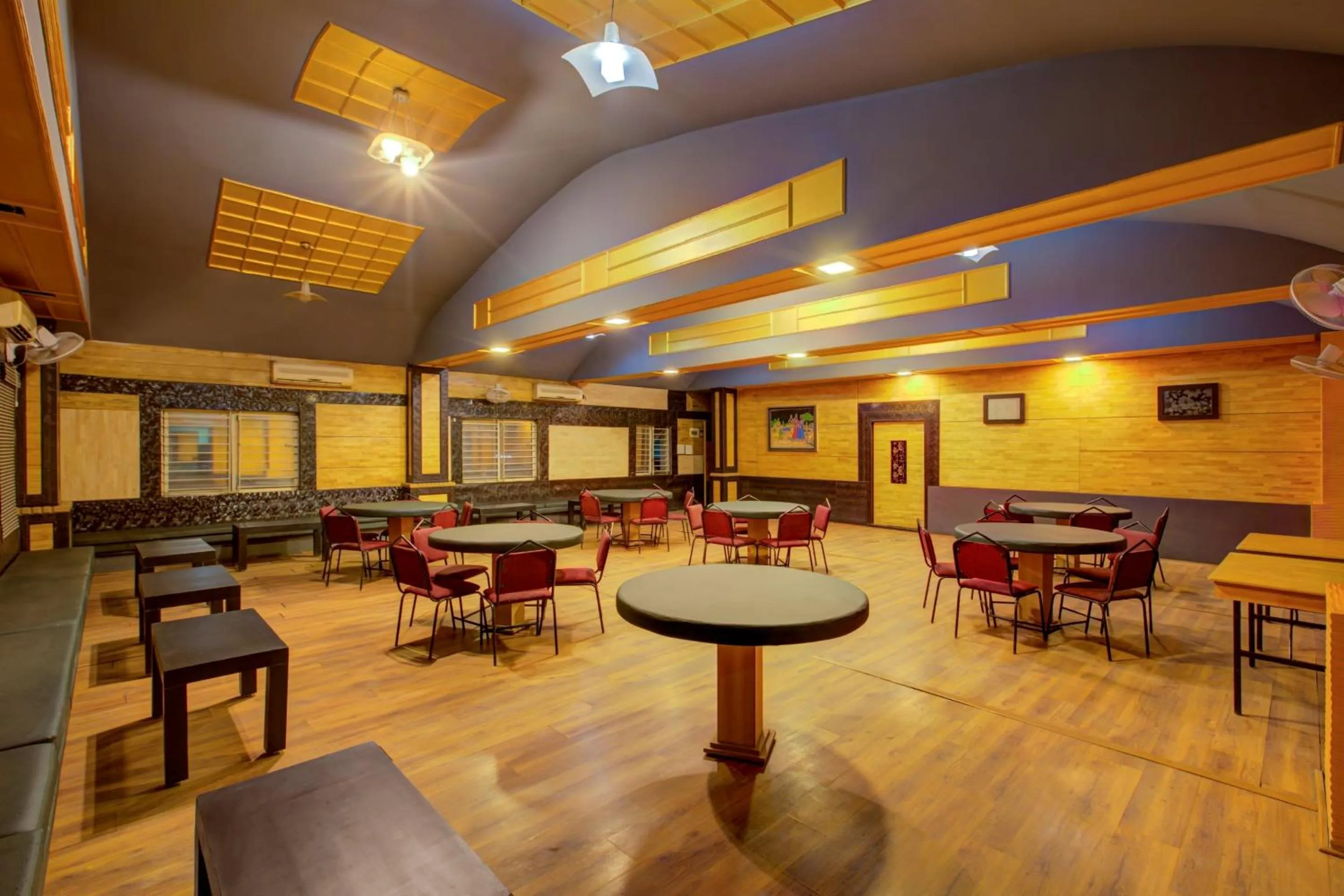 Restaurant/places to eat in Townhouse Oak JVH Hotel Bangalore