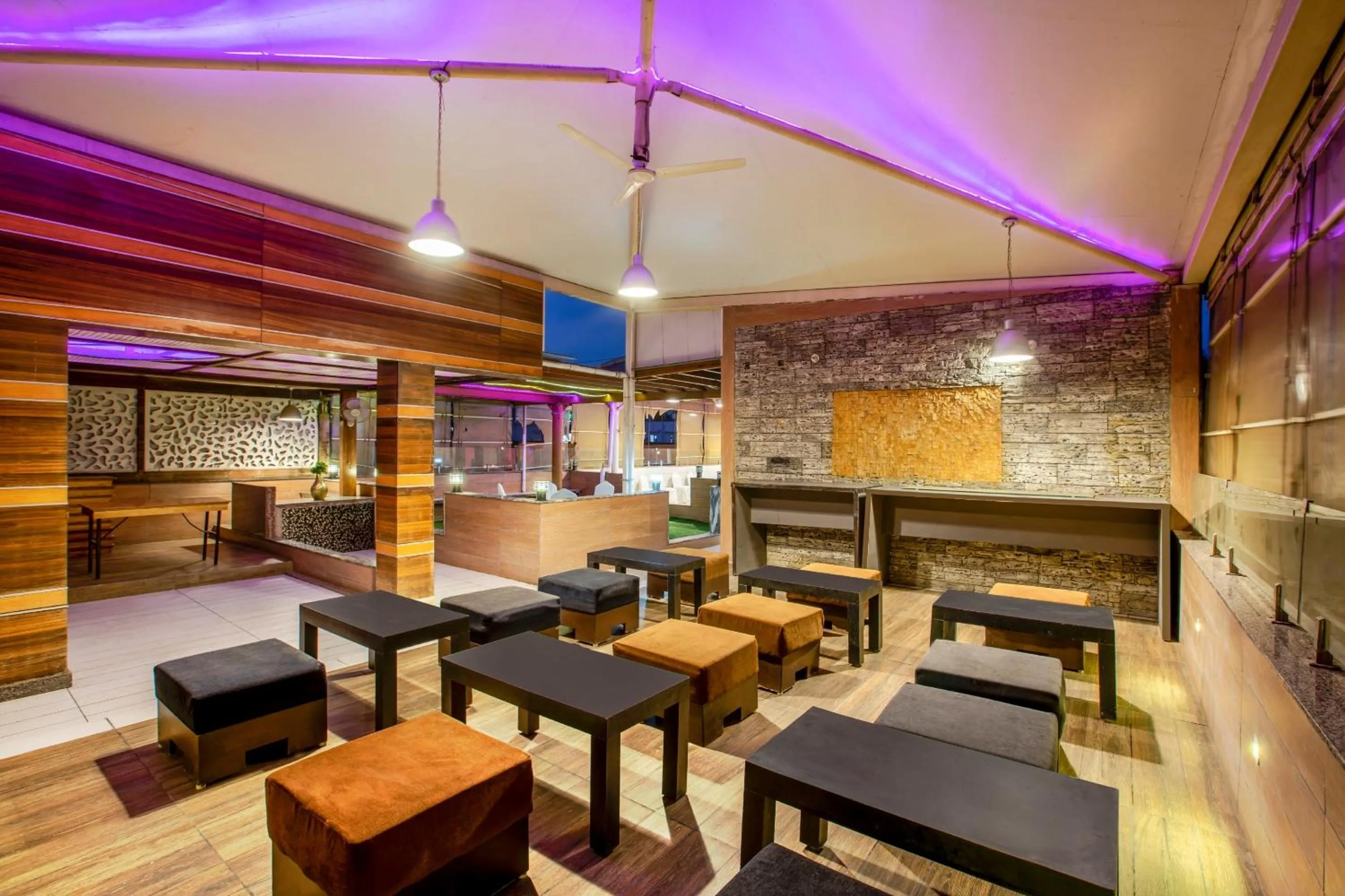 Restaurant/places to eat, Bed in Townhouse Oak JVH Hotel Bangalore