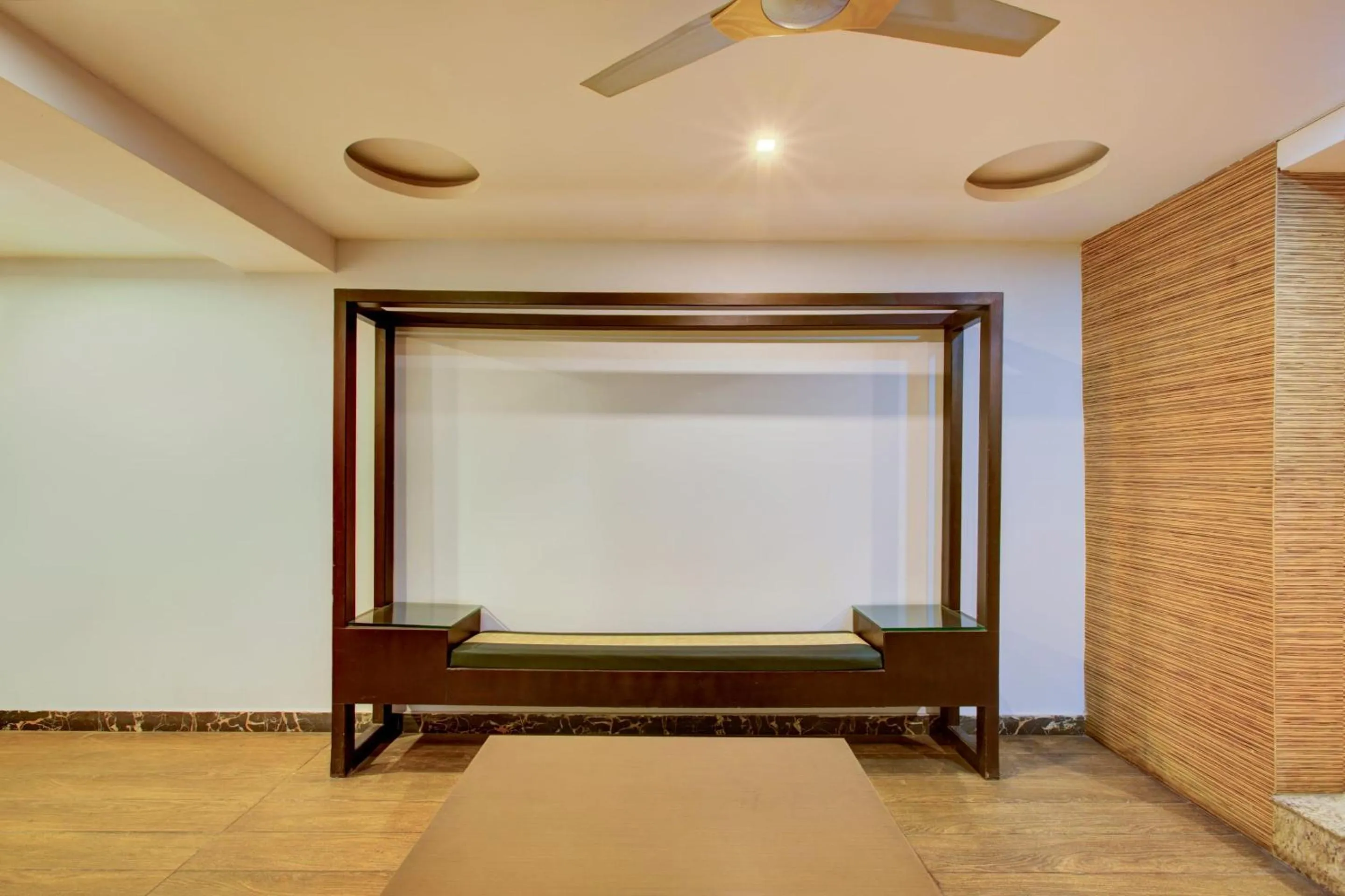 Lobby or reception, Bed in Townhouse Oak JVH Hotel Bangalore