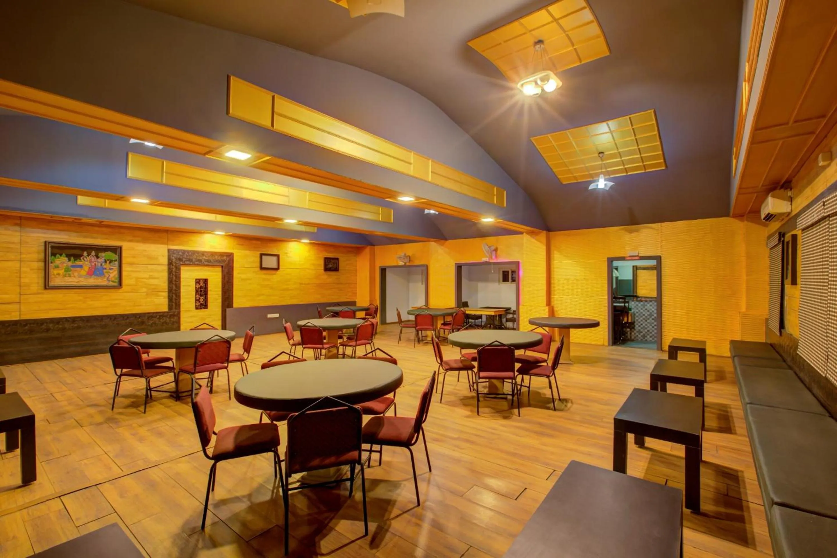 Restaurant/places to eat in Townhouse Oak JVH Hotel Bangalore
