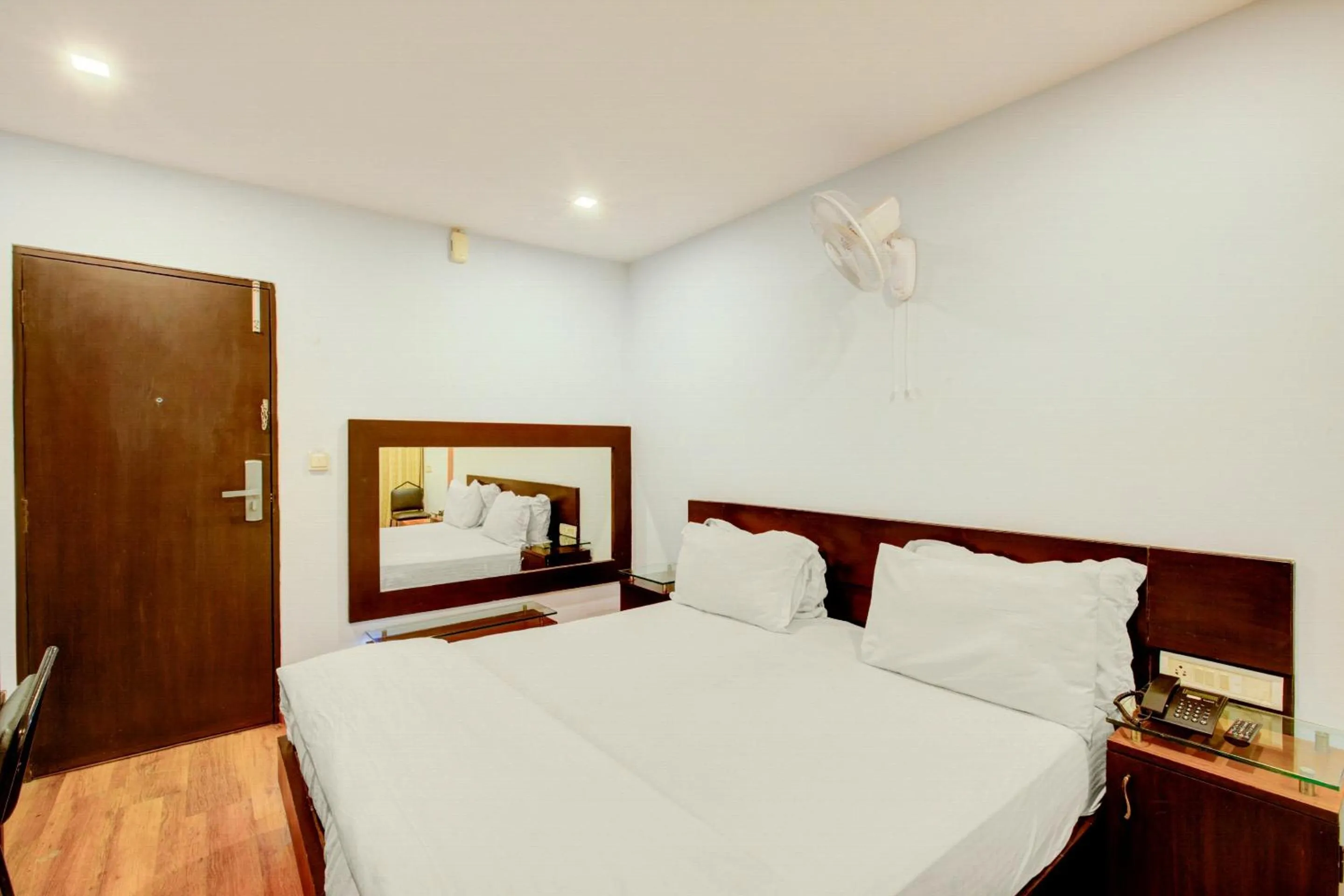 Bedroom, Bed in Townhouse Oak JVH Hotel Bangalore