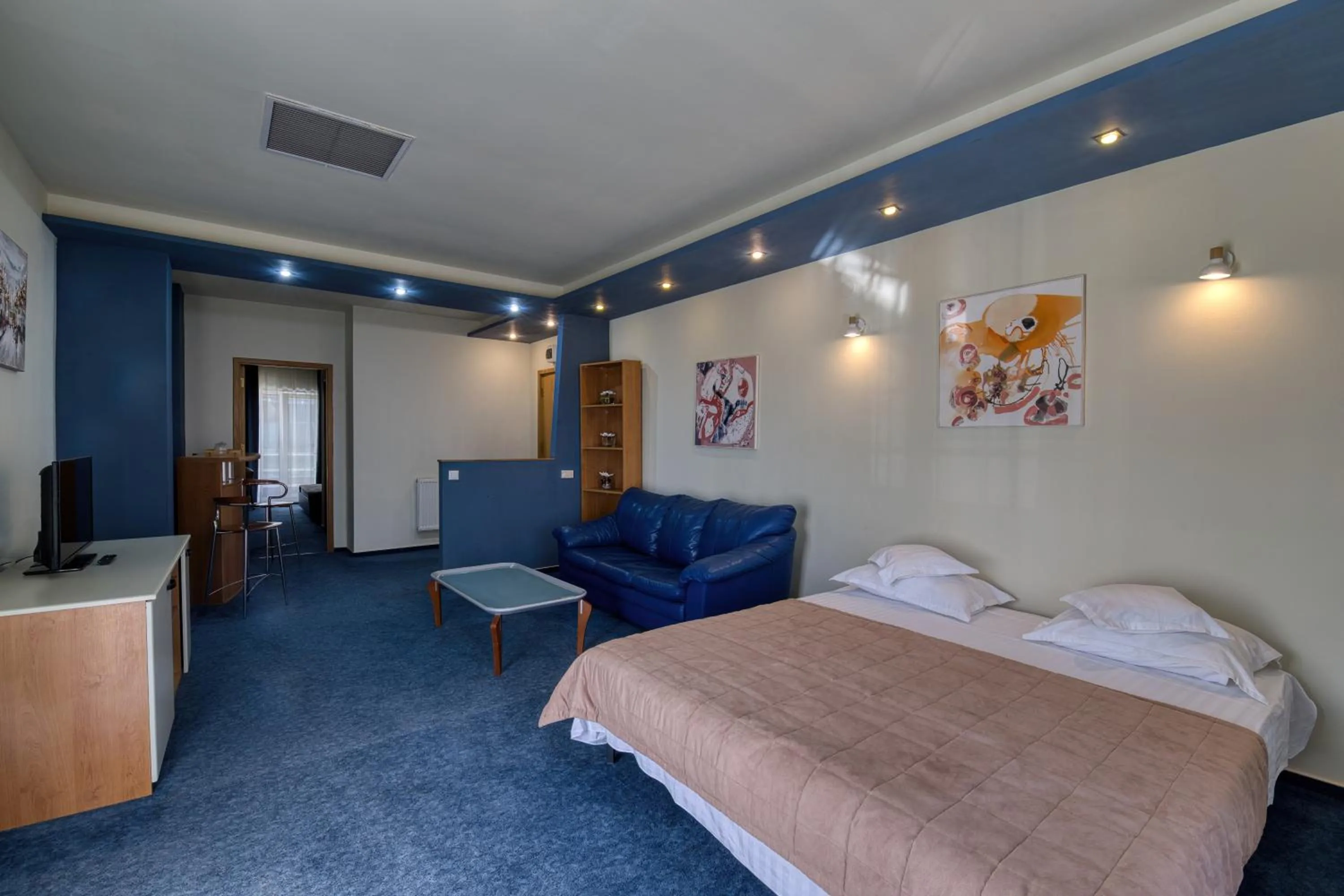 Living room, Bed in Hotel Torontal