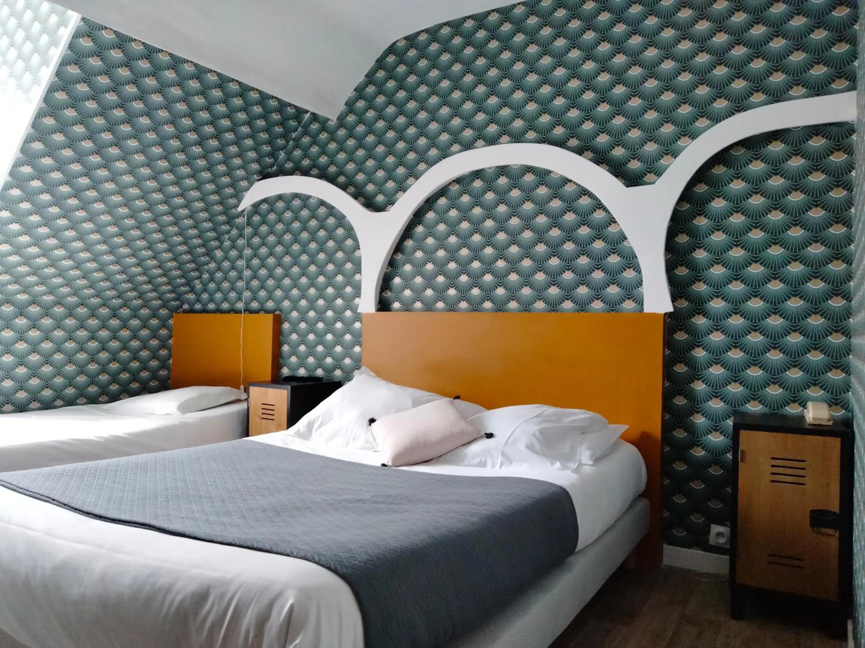 Photo of the whole room, Bed in Hotel Central Anzac