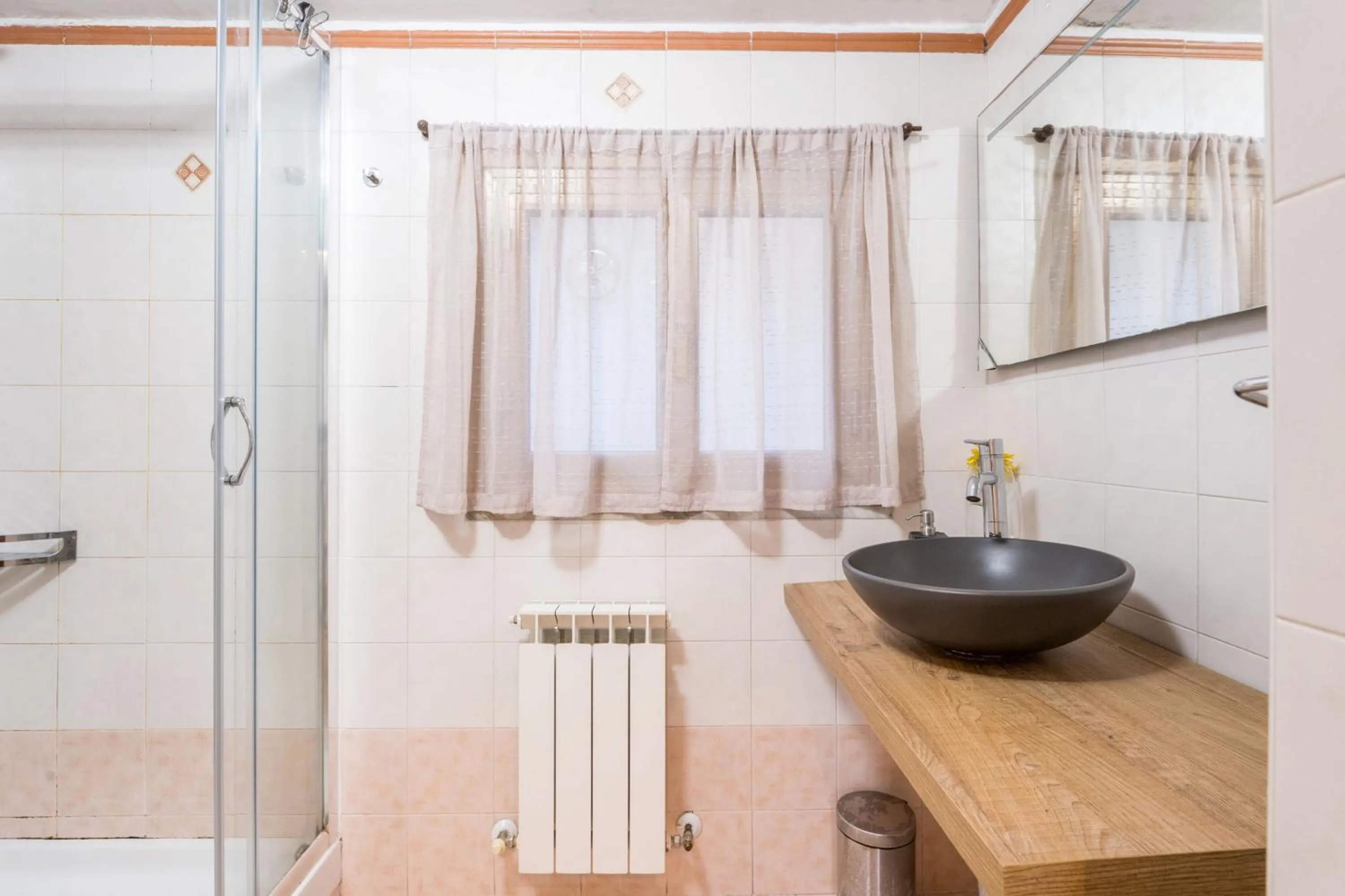 Shower in FL Apartments Al Mattonato n4