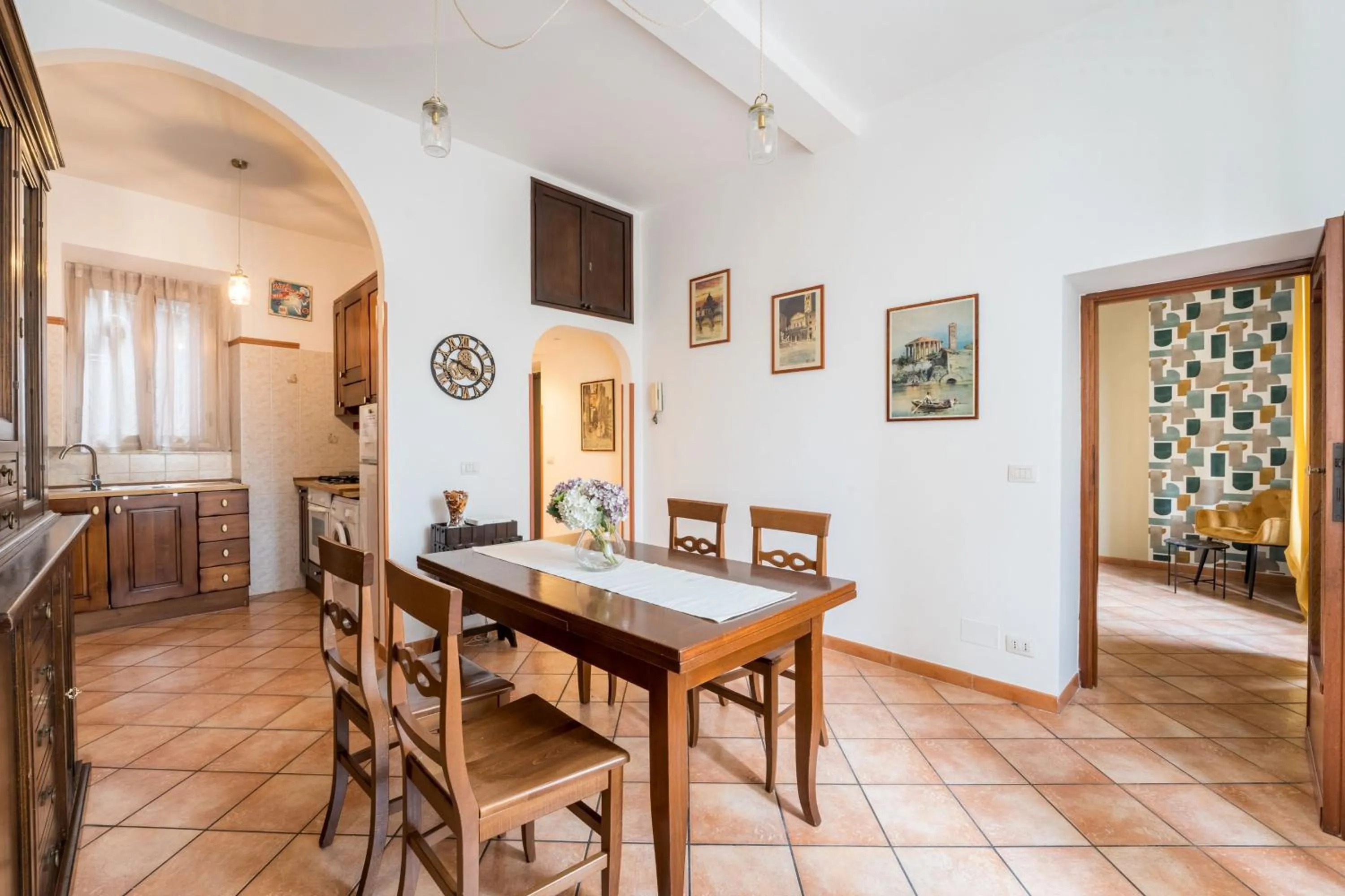 Dining area in FL Apartments Al Mattonato n4