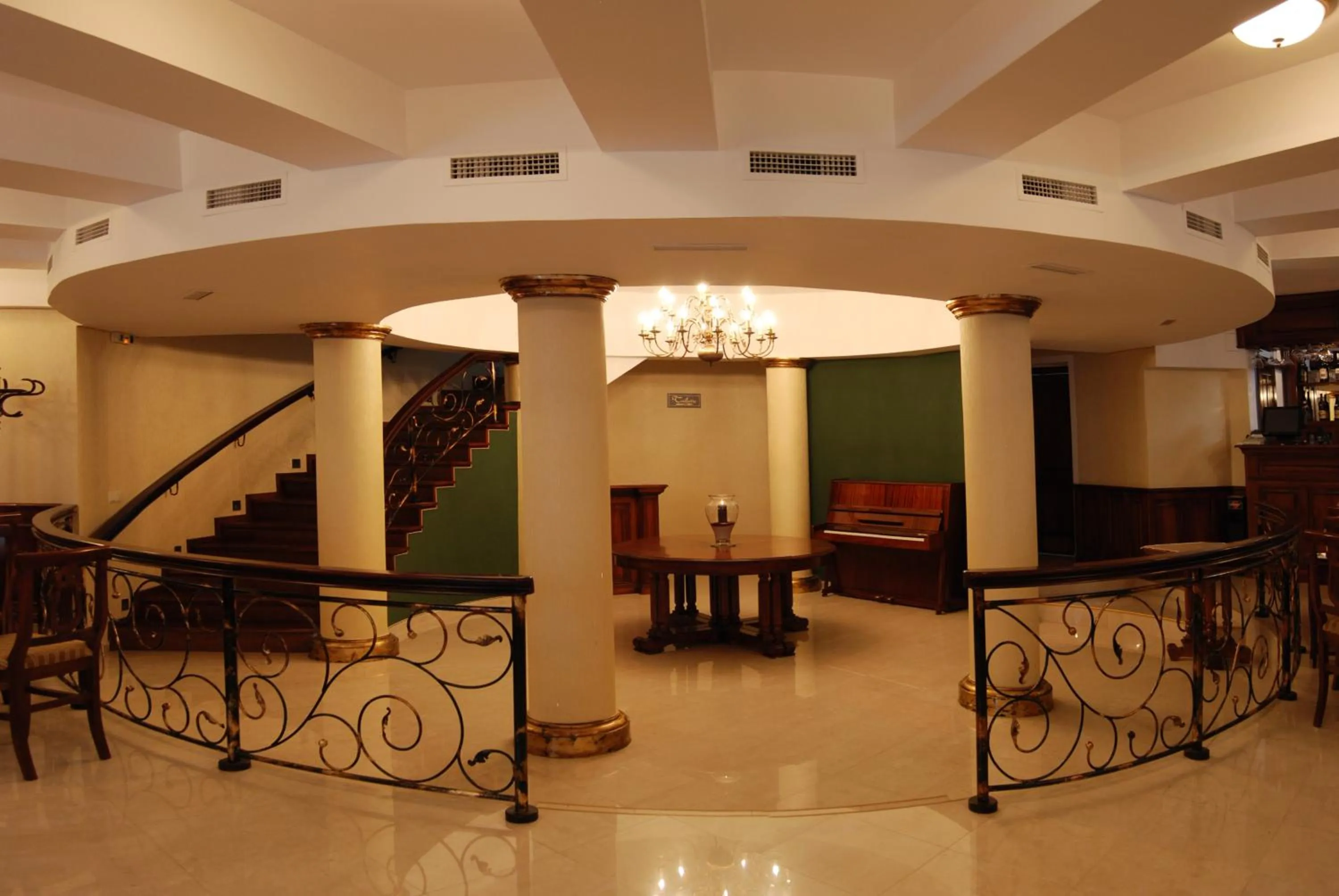 Restaurant/places to eat in Hotel Gallant Sibiu