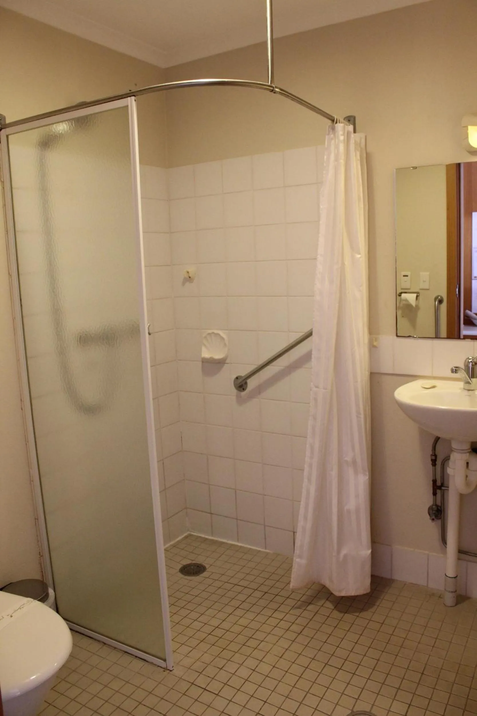 Bathroom in Henry's Quirindi