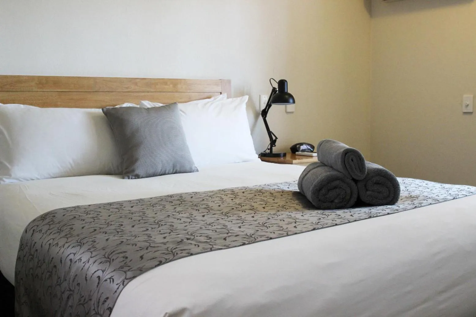 Bedroom, Bed in Henry's Quirindi