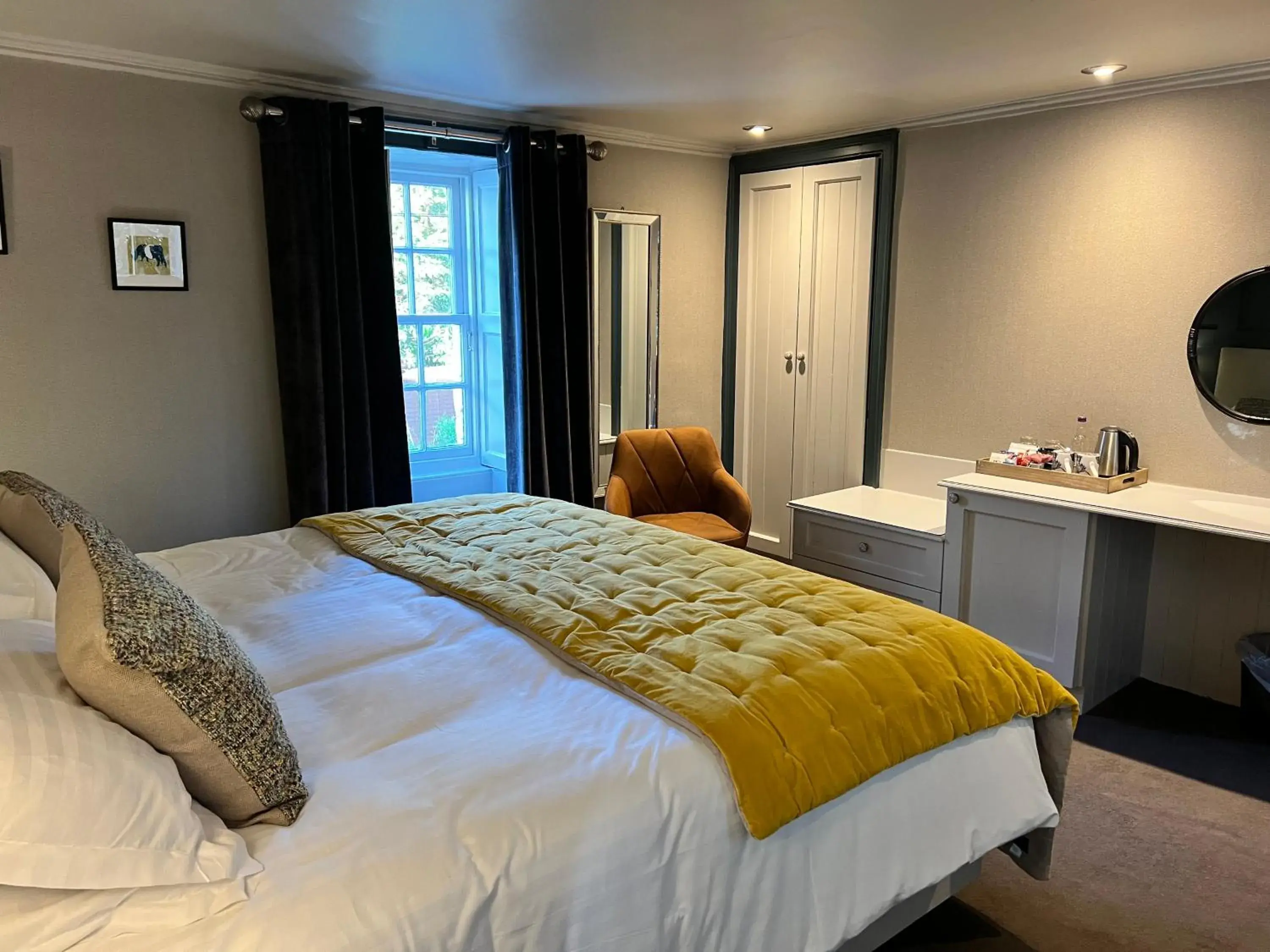 Superior Double Room in Selkirk Arms Hotel Superior Double Room in Selkirk Arms Hotel