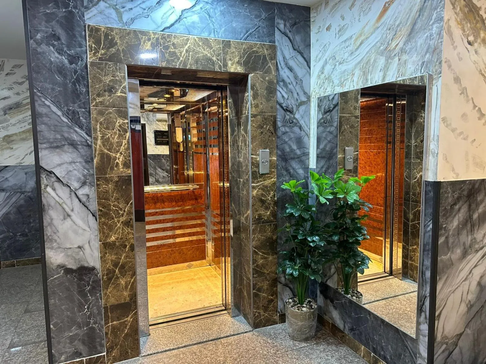 elevator in Al Massah Al Khalijiyah Furnished Units