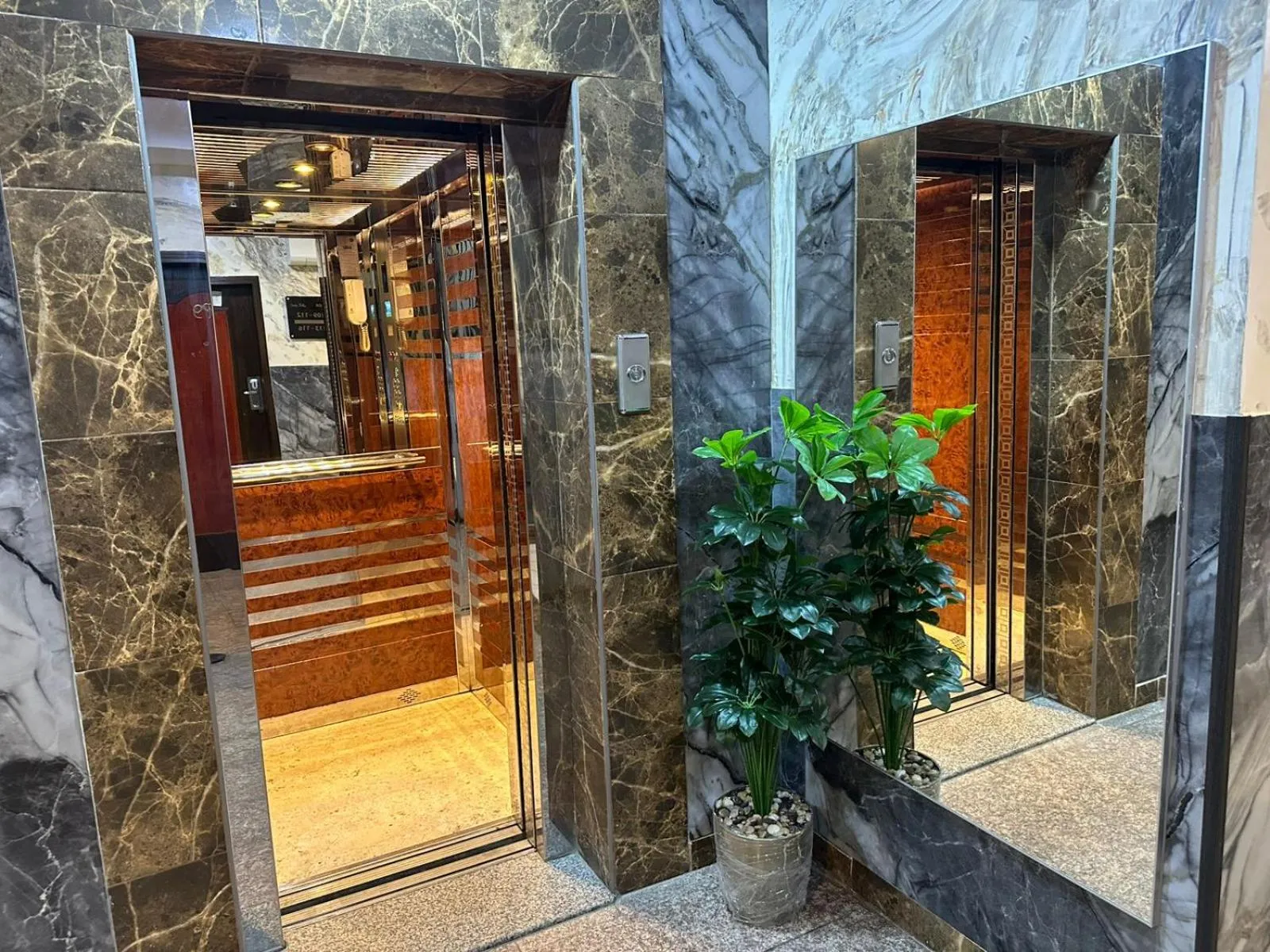 elevator in Al Massah Al Khalijiyah Furnished Units