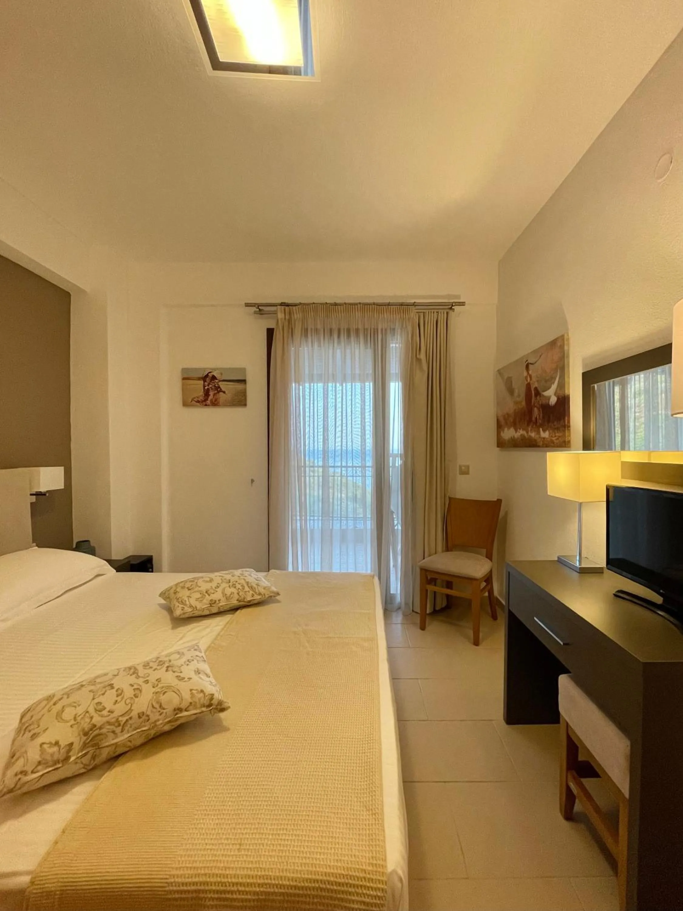 TV and multimedia, Bed in Koumaros Aparthotel