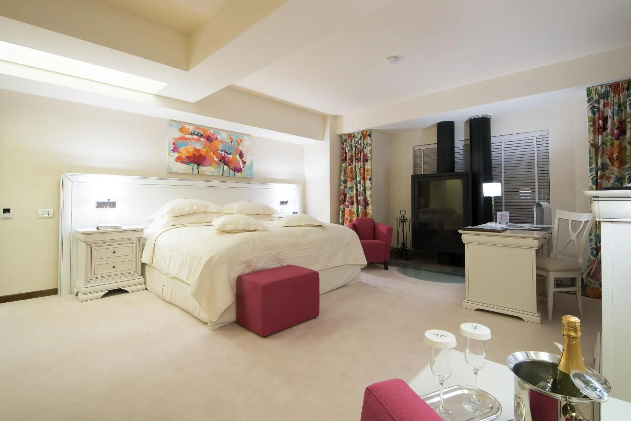 Bedroom, Bed in Ioana Boutique Hotel