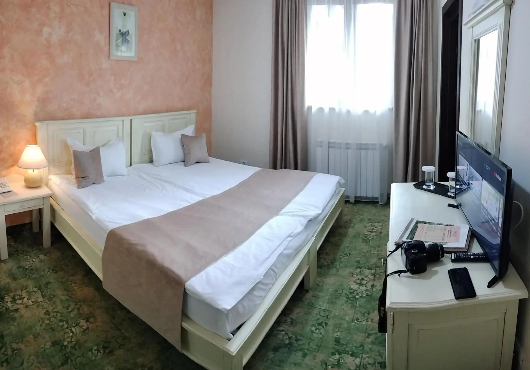 Bed in Hotel Bucegi