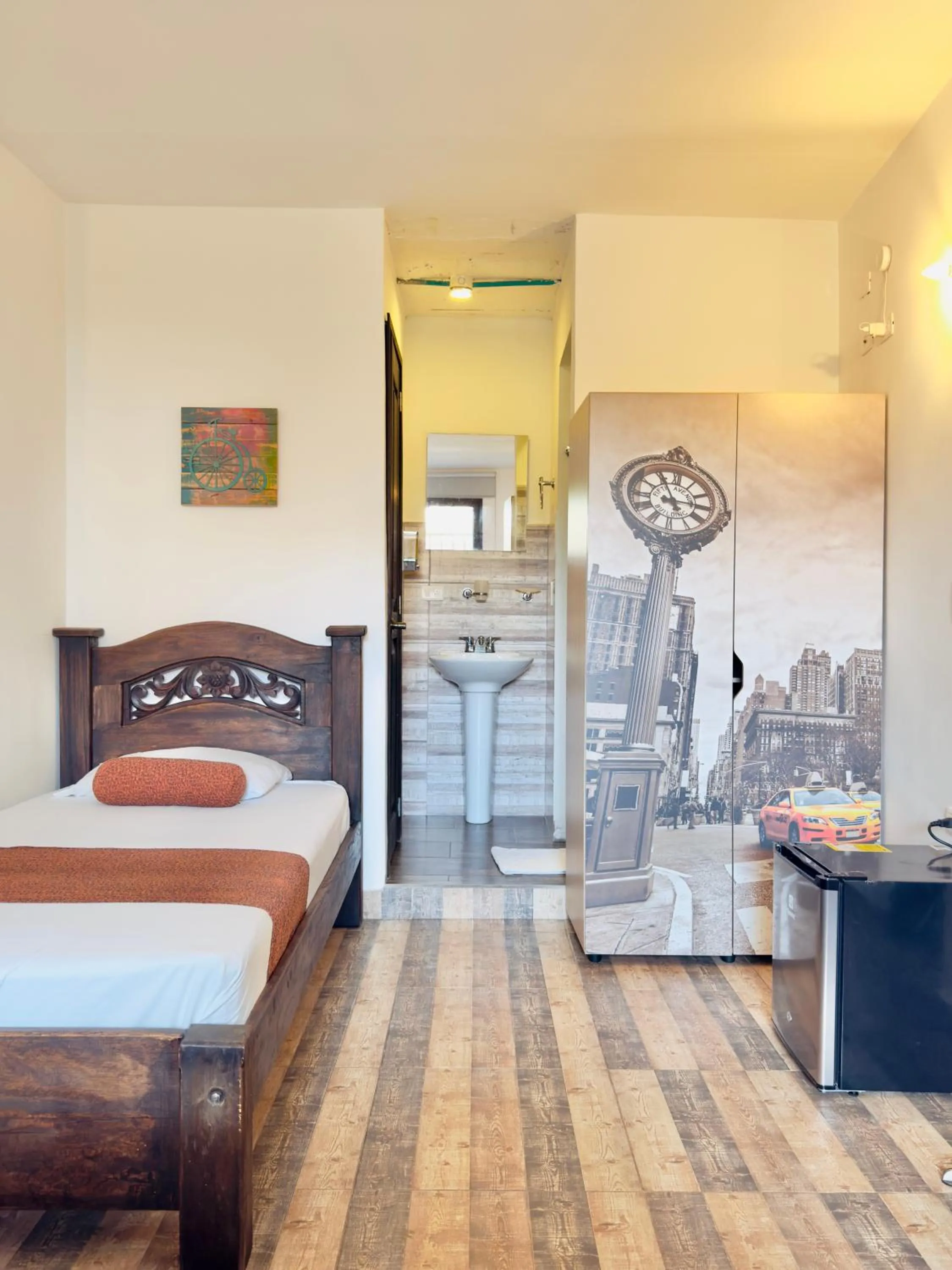 Photo of the whole room, Bed in Santiago DC Hotel