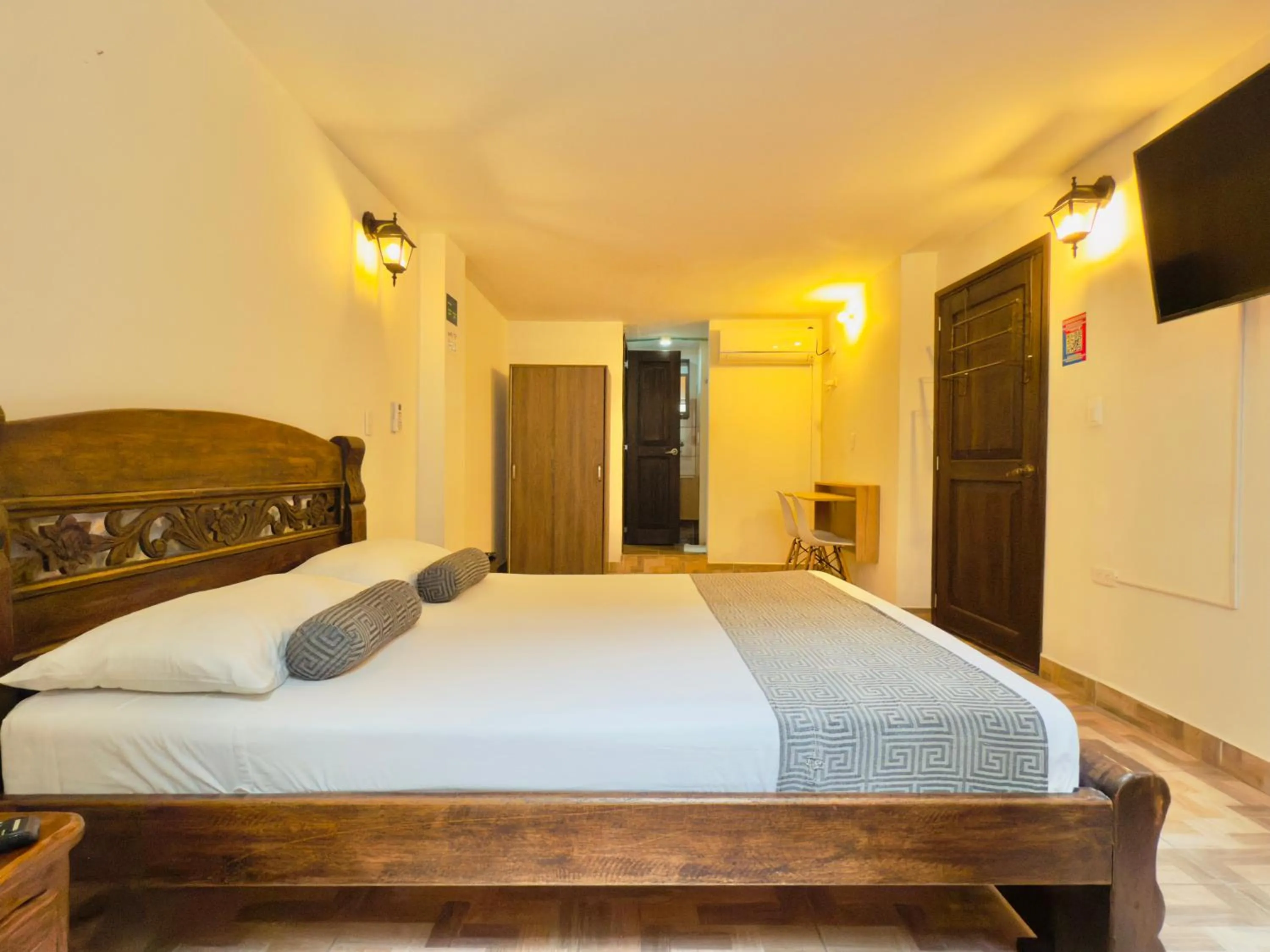 Photo of the whole room, Bed in Santiago DC Hotel