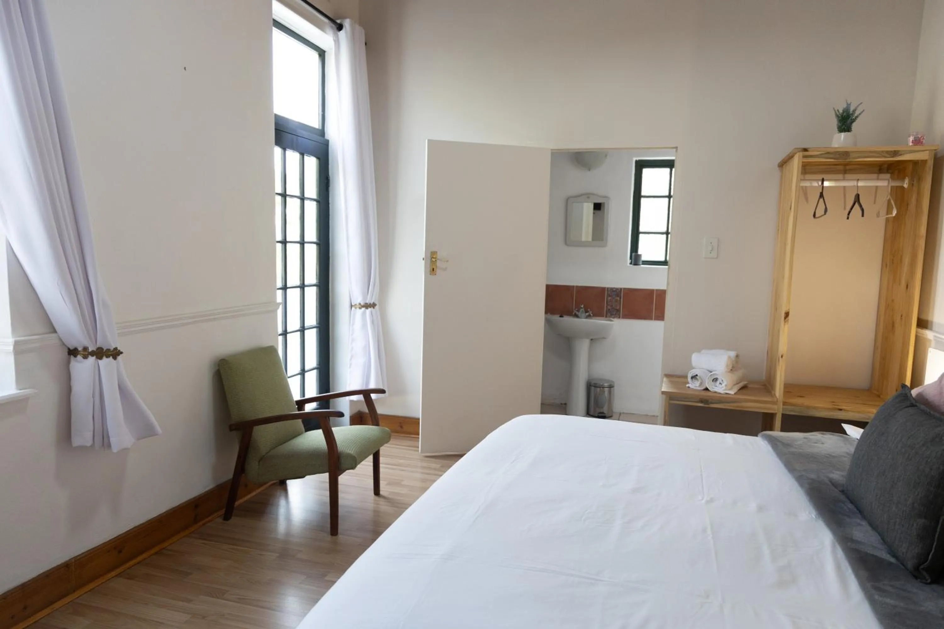 Bed in Koo Karoo Guest Lodge and Self Catering