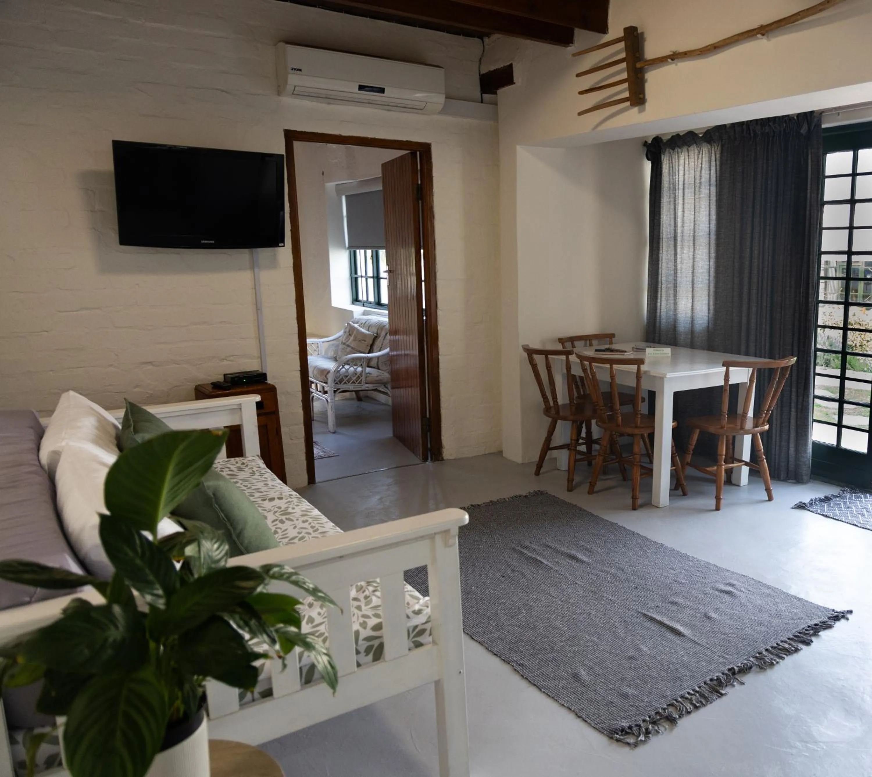 Koo Karoo Guest Lodge and Self Catering