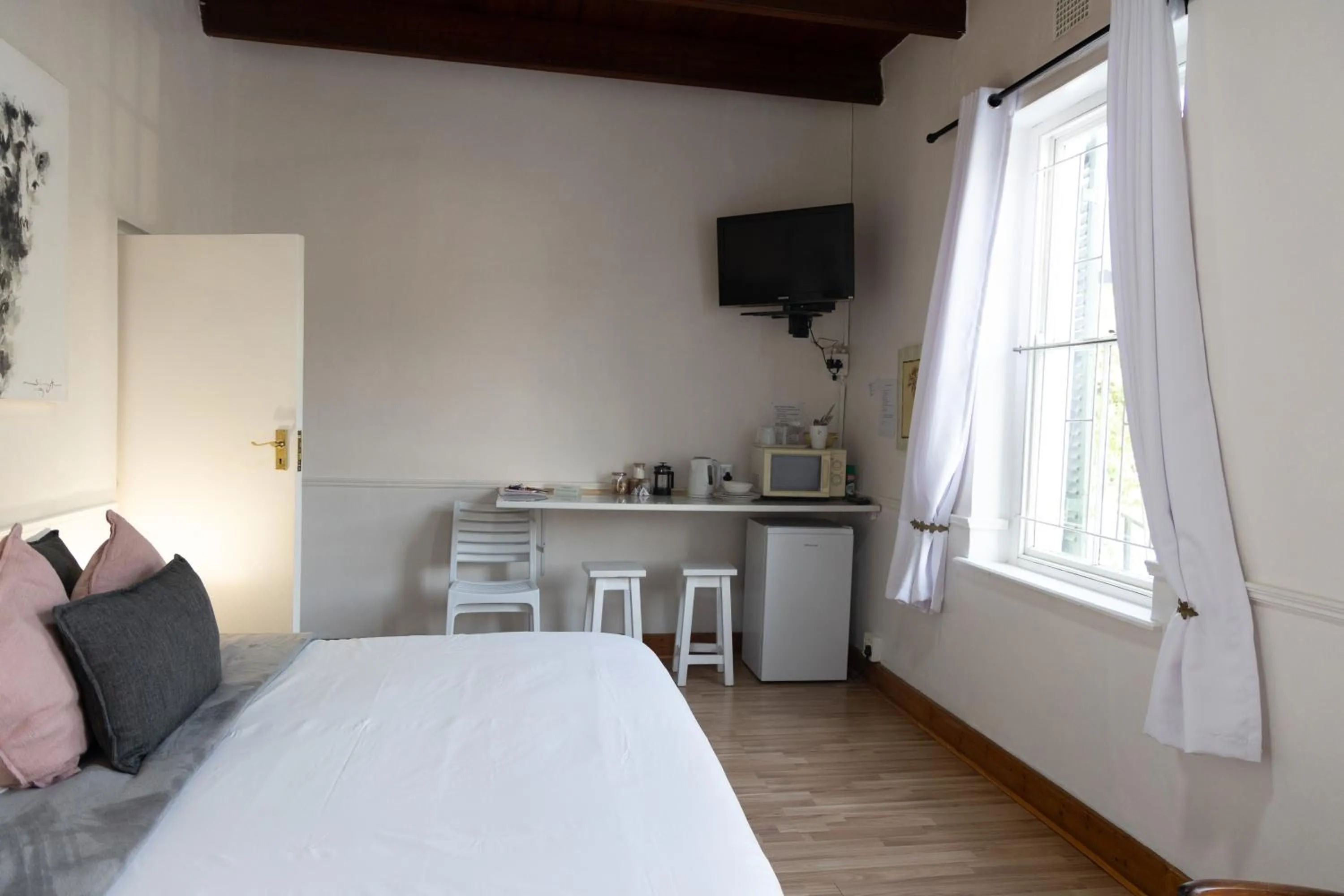 Photo of the whole room, Bed in Koo Karoo Guest Lodge and Self Catering