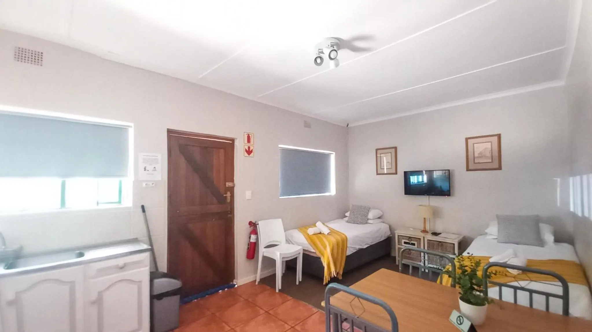 TV and multimedia, Bed in Koo Karoo Guest Lodge and Self Catering