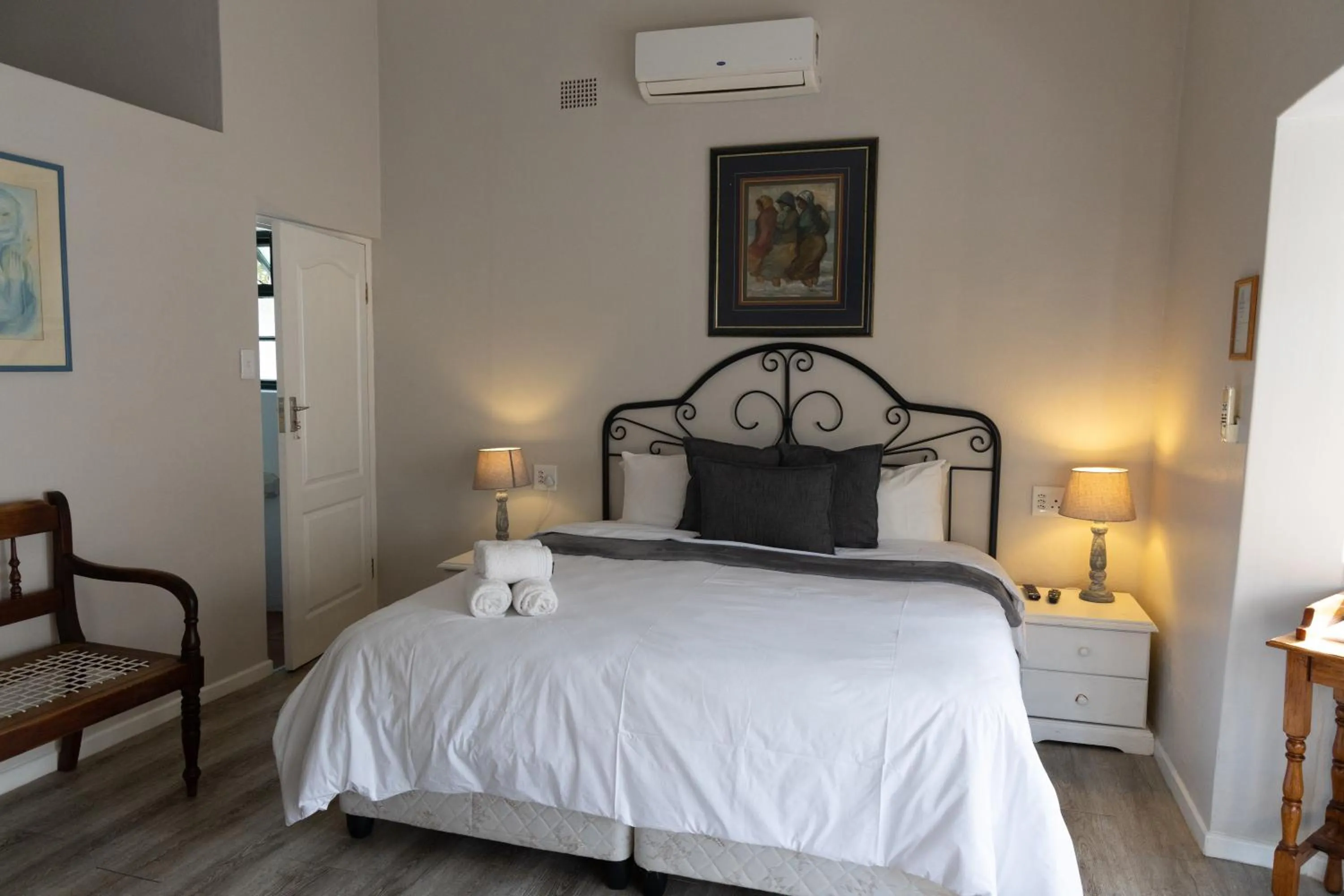 Bed in Koo Karoo Guest Lodge and Self Catering