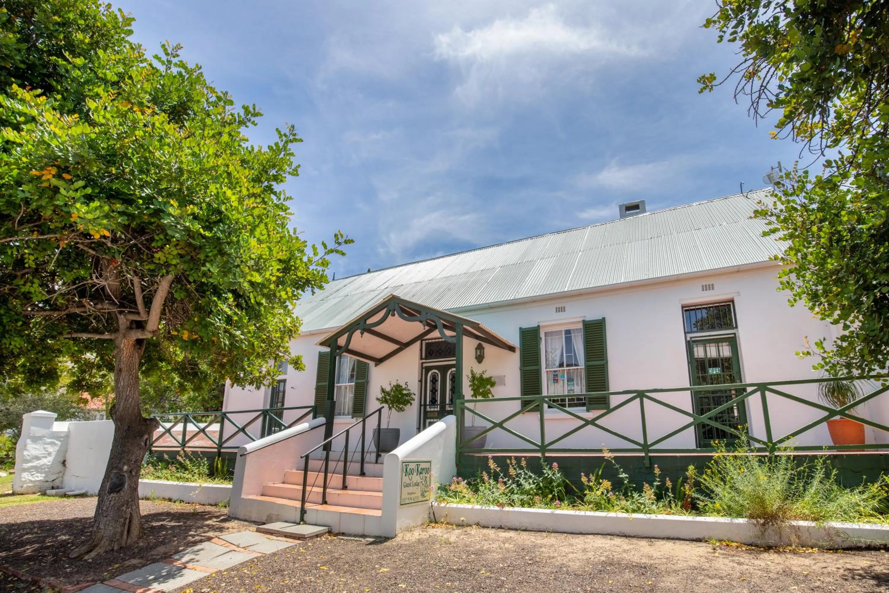 Koo Karoo Guest Lodge and Self Catering