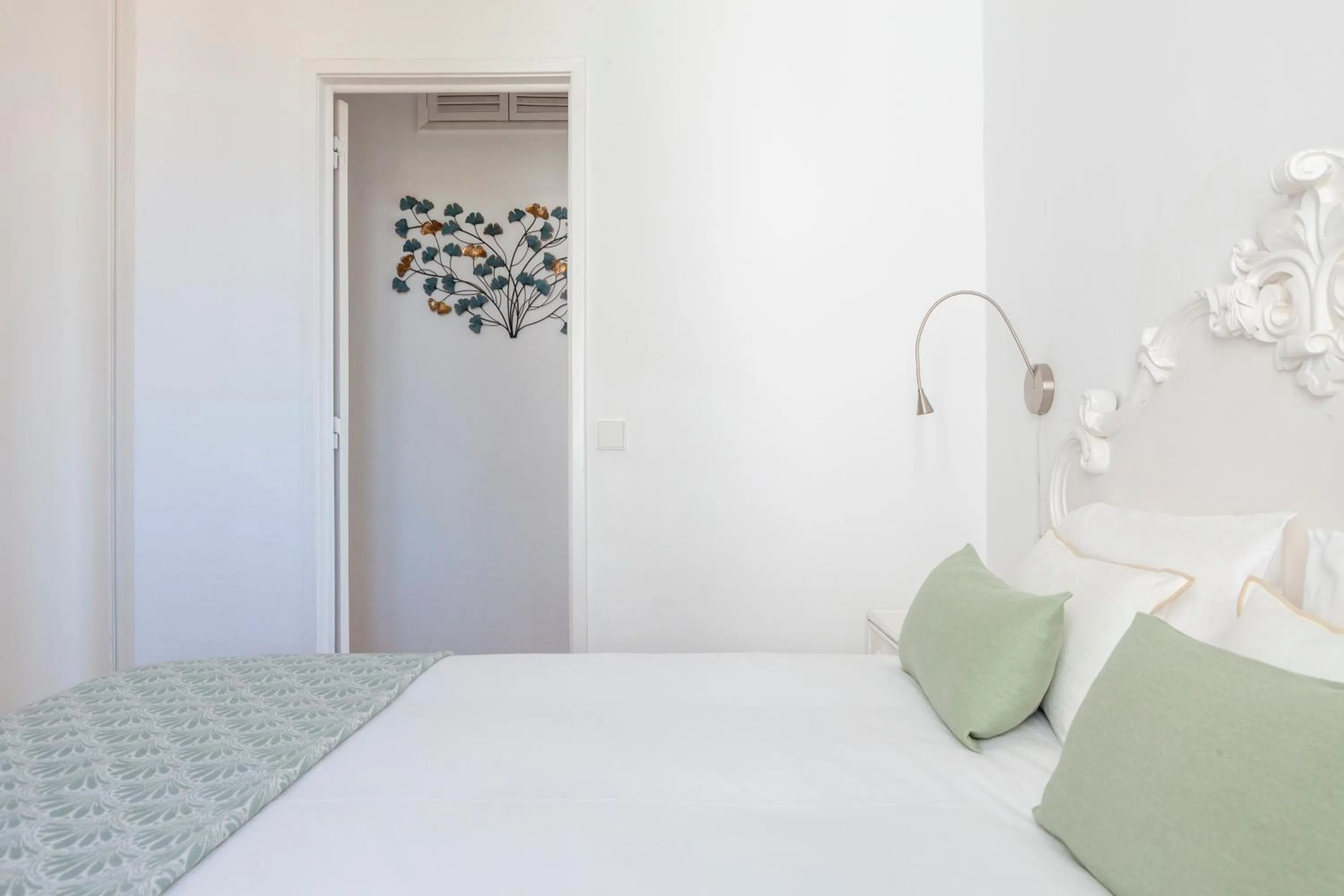 Bed in Alfama Amazing Scenic River and City View Charming apartment With 2 bedrooms and AC 19th Century Building