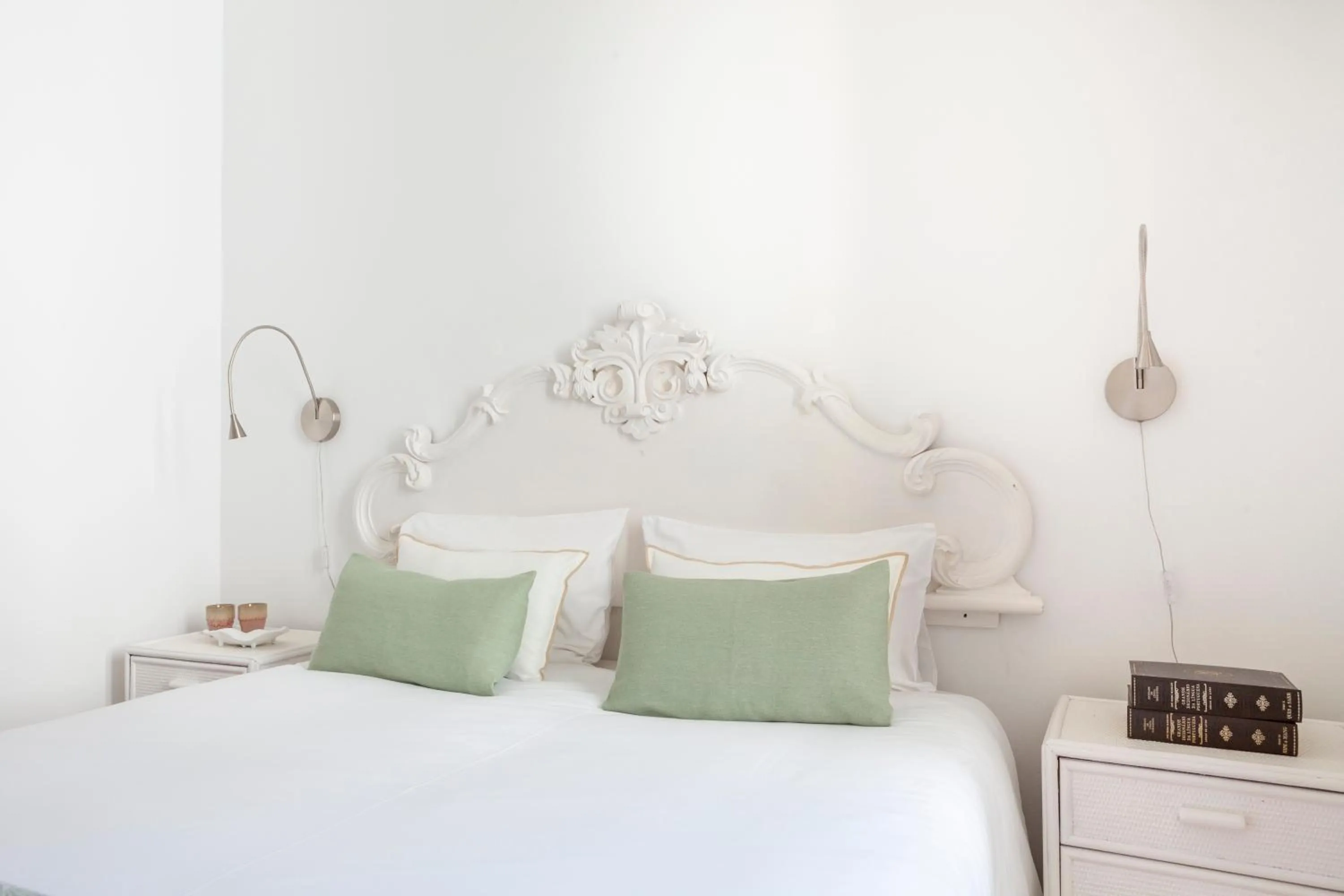 Bed in Alfama Amazing Scenic River and City View Charming apartment With 2 bedrooms and AC 19th Century Building