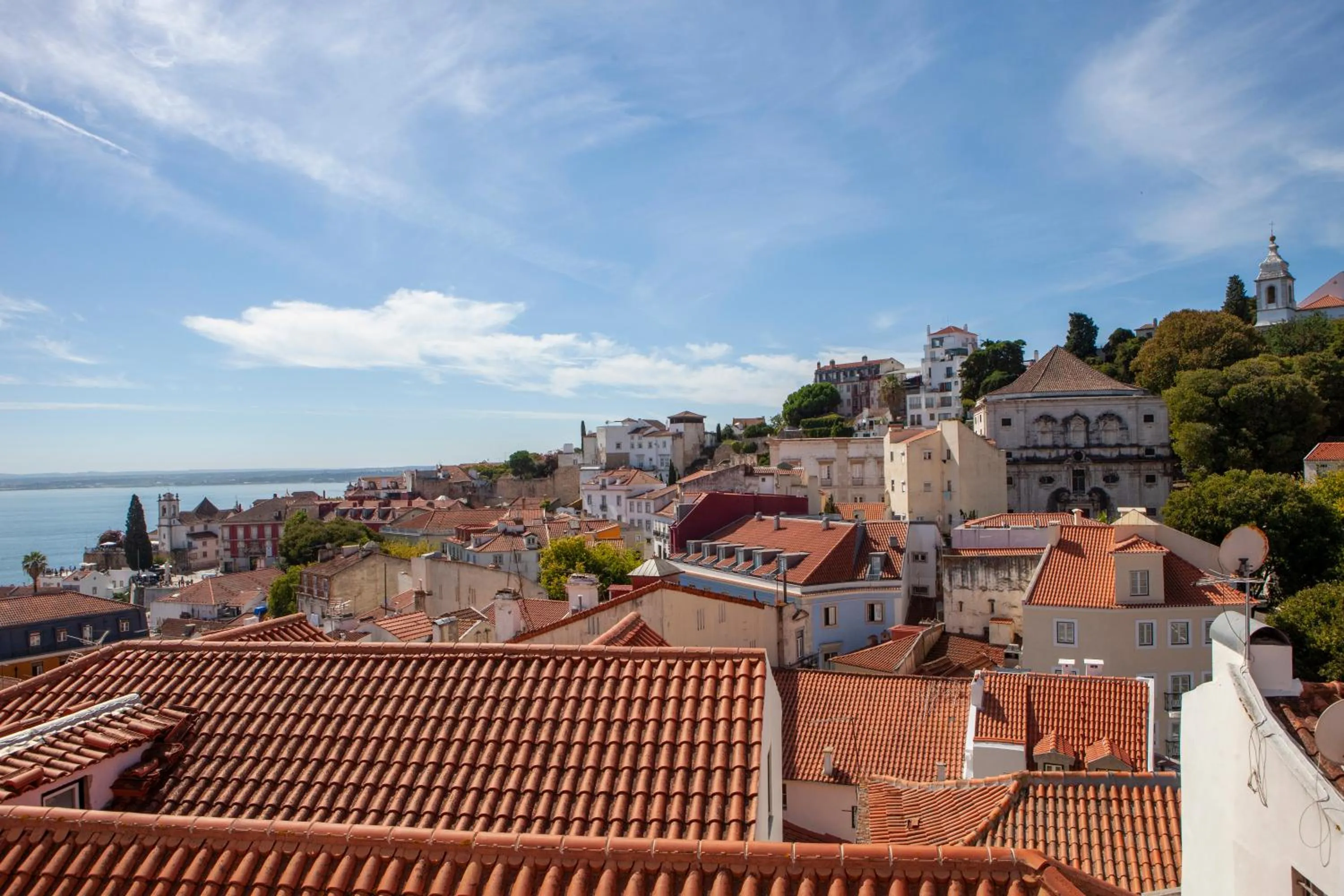 Alfama Amazing Scenic River and City View Charming apartment With 2 bedrooms and AC 19th Century Building